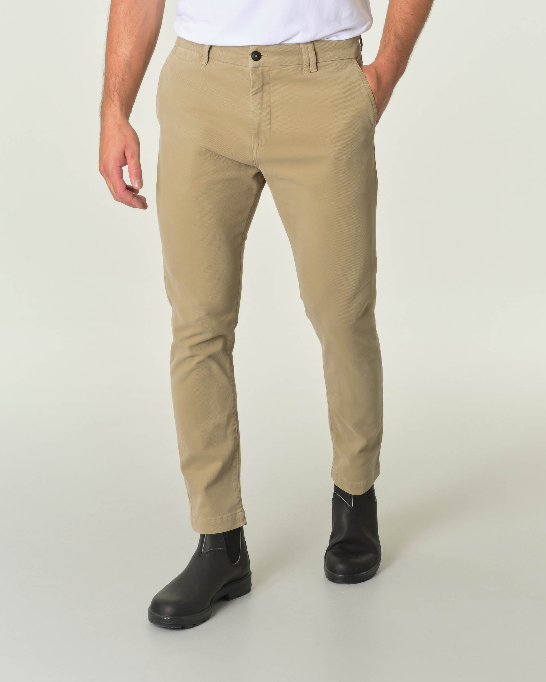 Pantalone chino beige in tessuto diagonale di cotone stretch