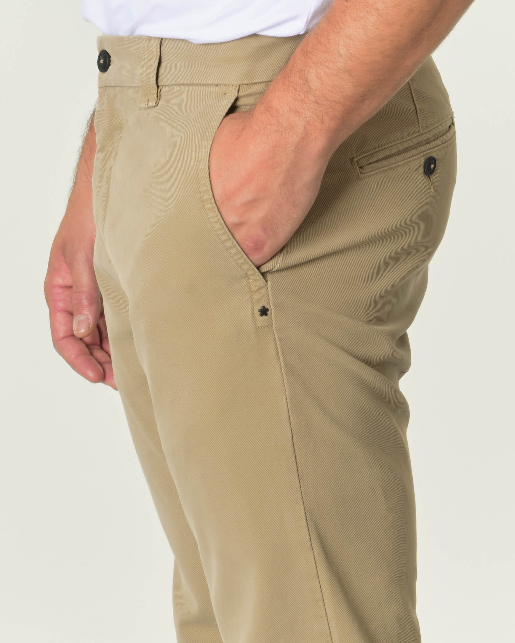 Pantalone chino beige in tessuto diagonale di cotone stretch image