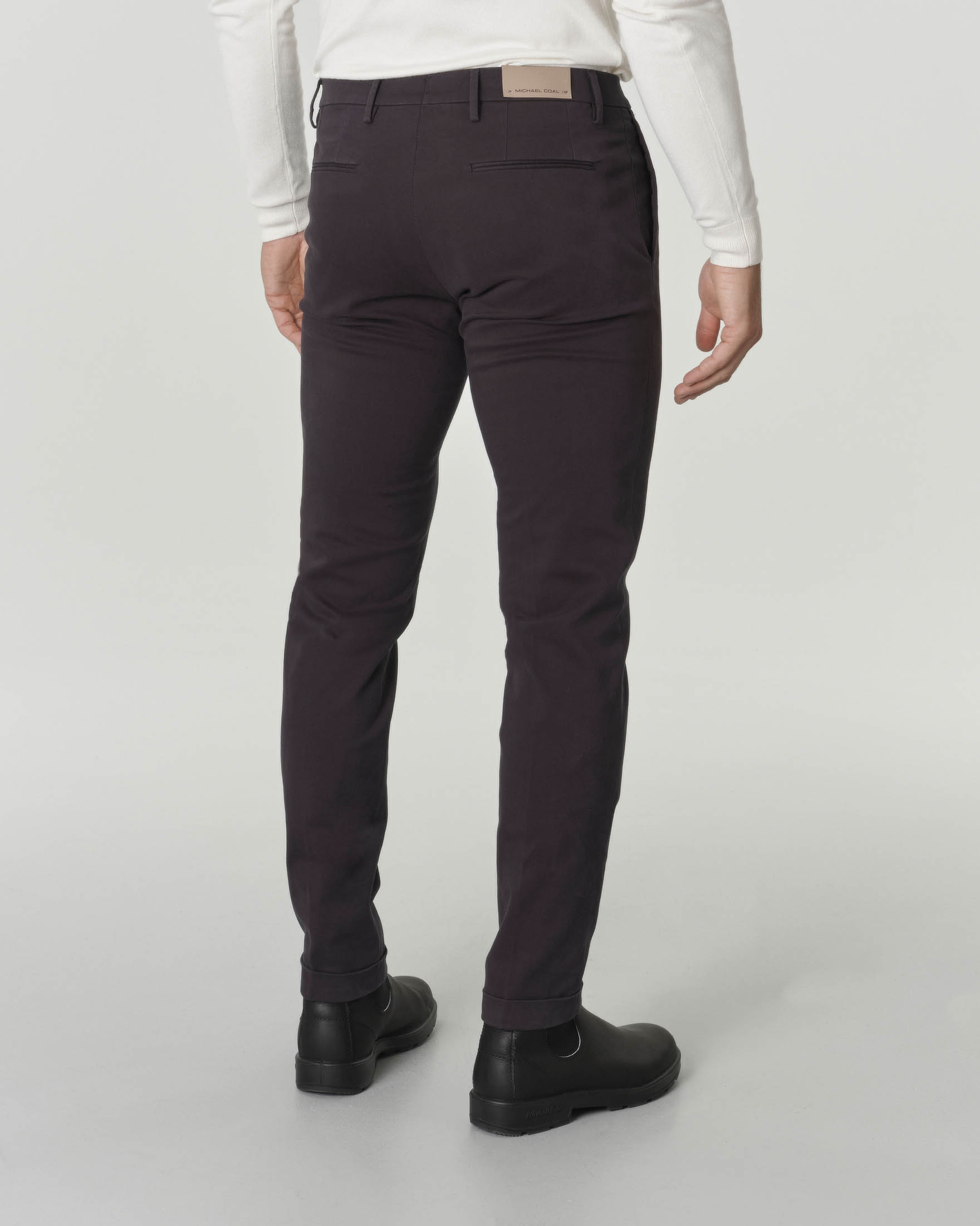 Pantalone chino blu navy in gabardina di cotone stretch con una pinces