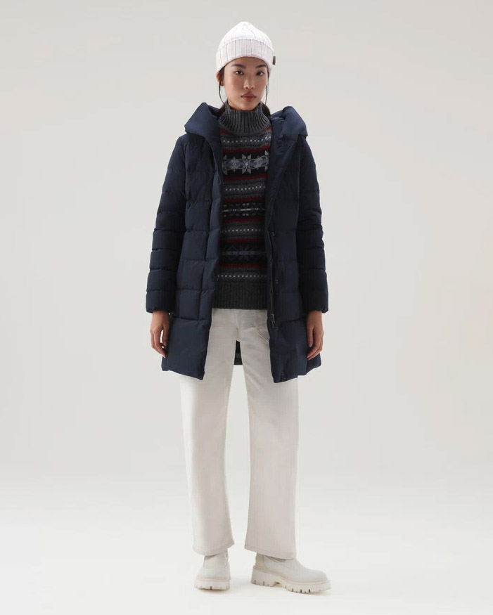 Piumino blu in tessuto idrorepellente trapuntato con cappuccio avvolgente