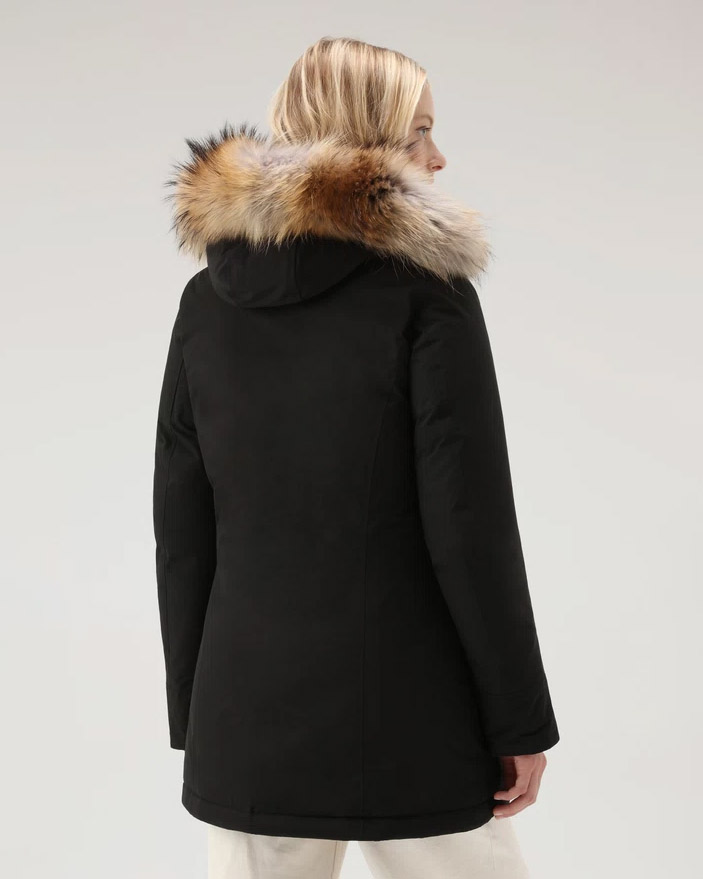 Luxury Arctic Parka nero imbottito in piuma naturale e cappuccio con profilo in pelliccia removibile