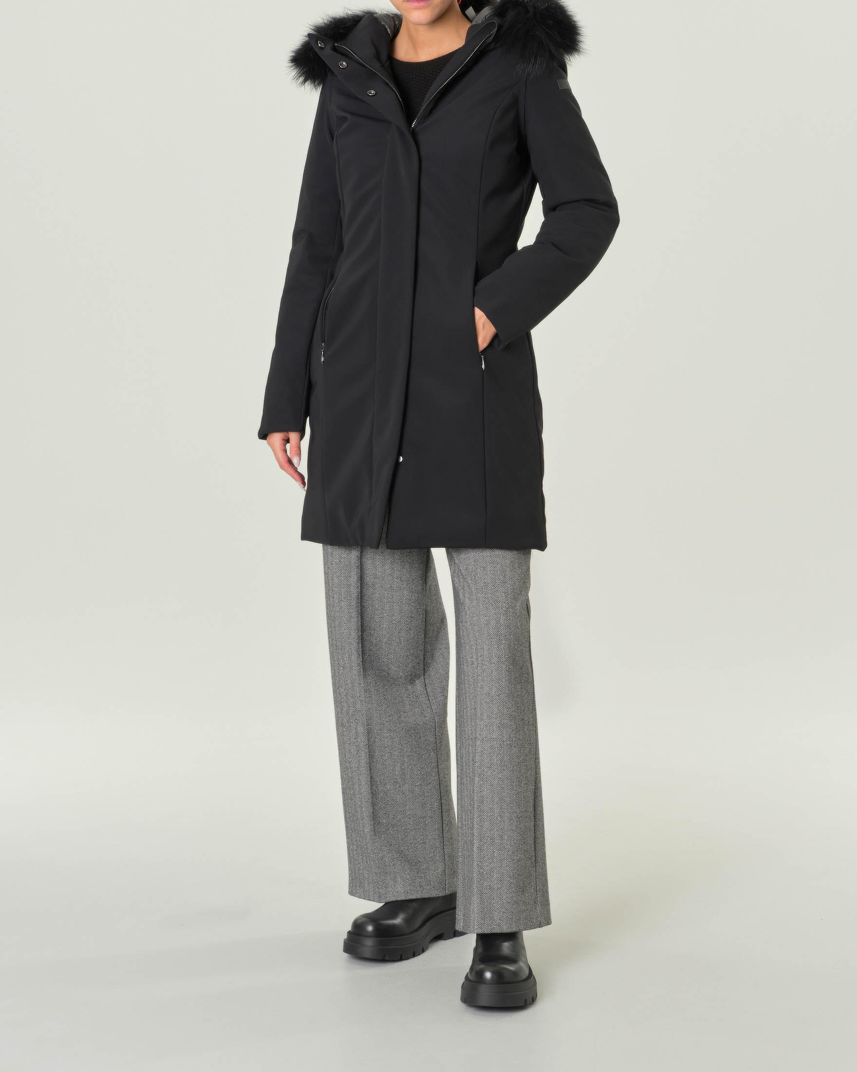 Cappotto nero imbottito Long Lady con profilo removibile in pelliccia lungo il cappuccio fisso