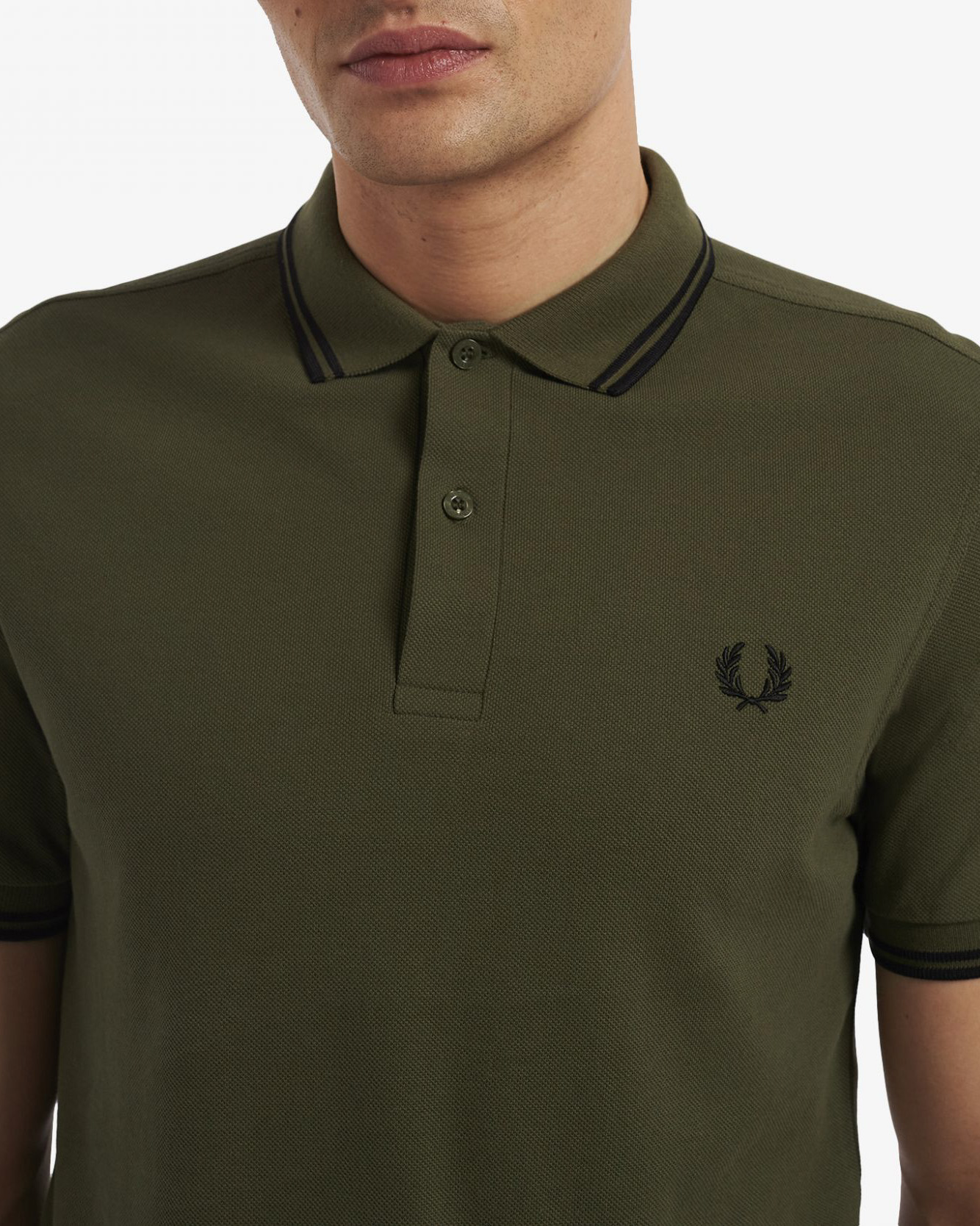 Polo verde militare con bordino nero image