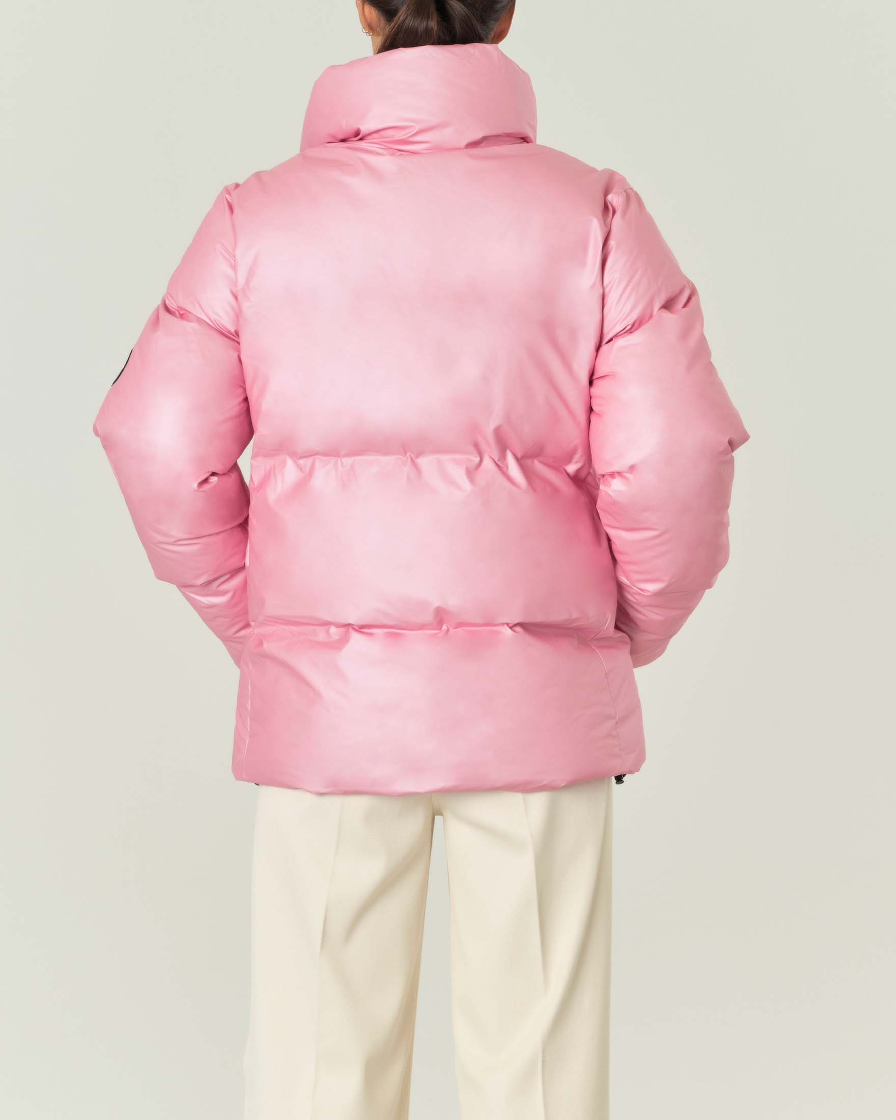 Boxy Puffer Jacket rosa realizzato in un PU traspirante impermeabile con colletto alto