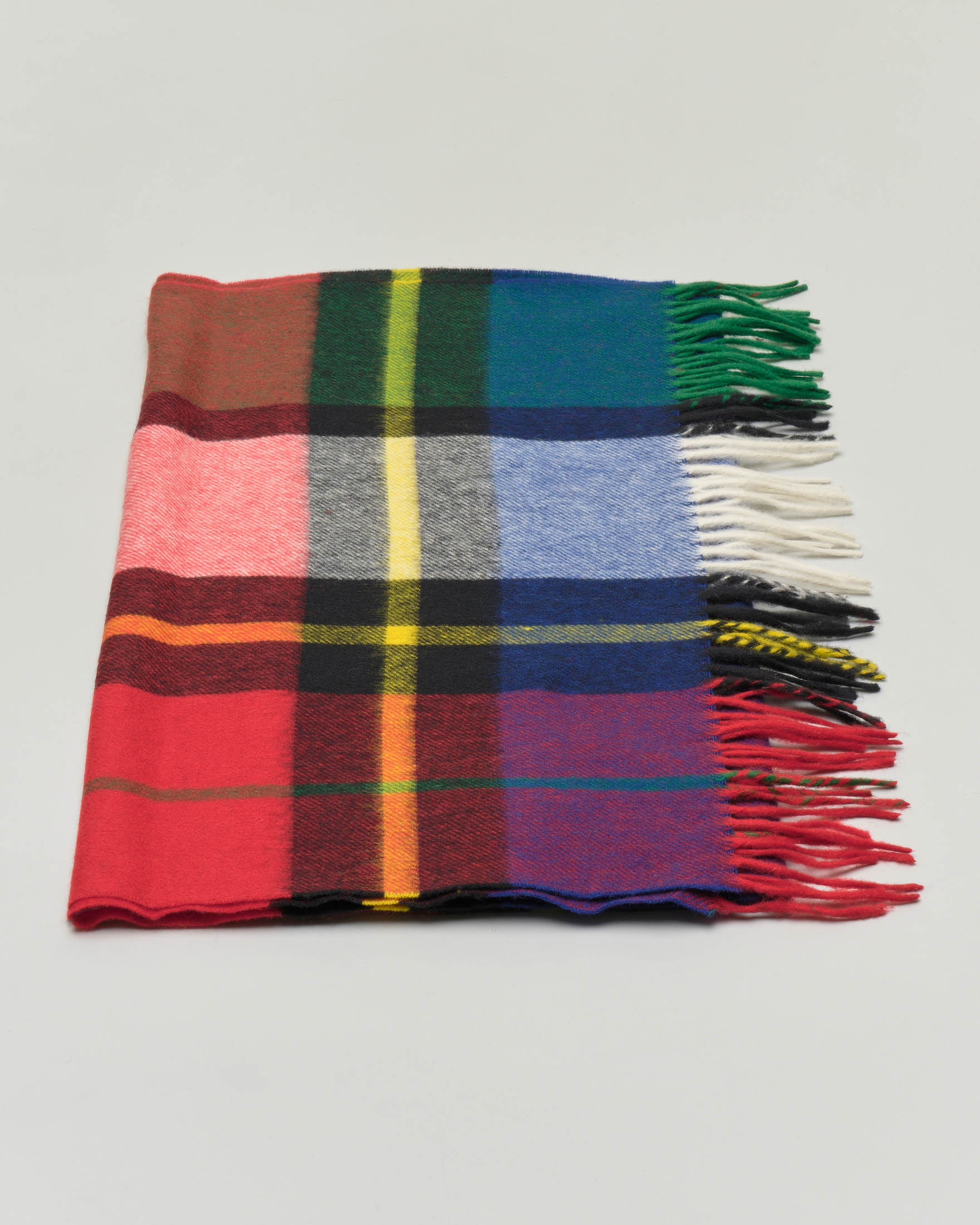 Sciarpa in lana merino a fantasia tartan multicolore con frange al fondo