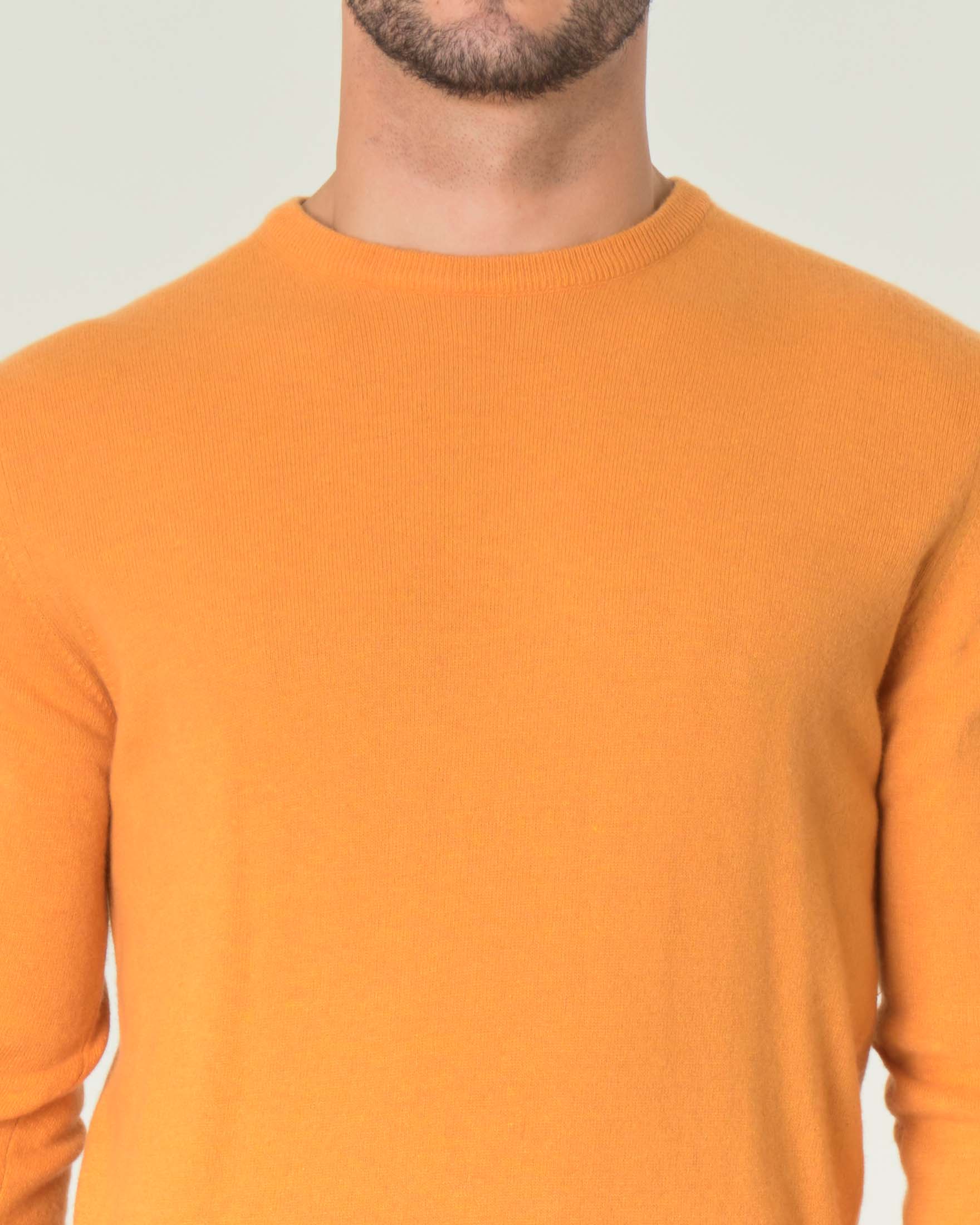 Maglia color mandarino girocollo in misto lana e cachemire