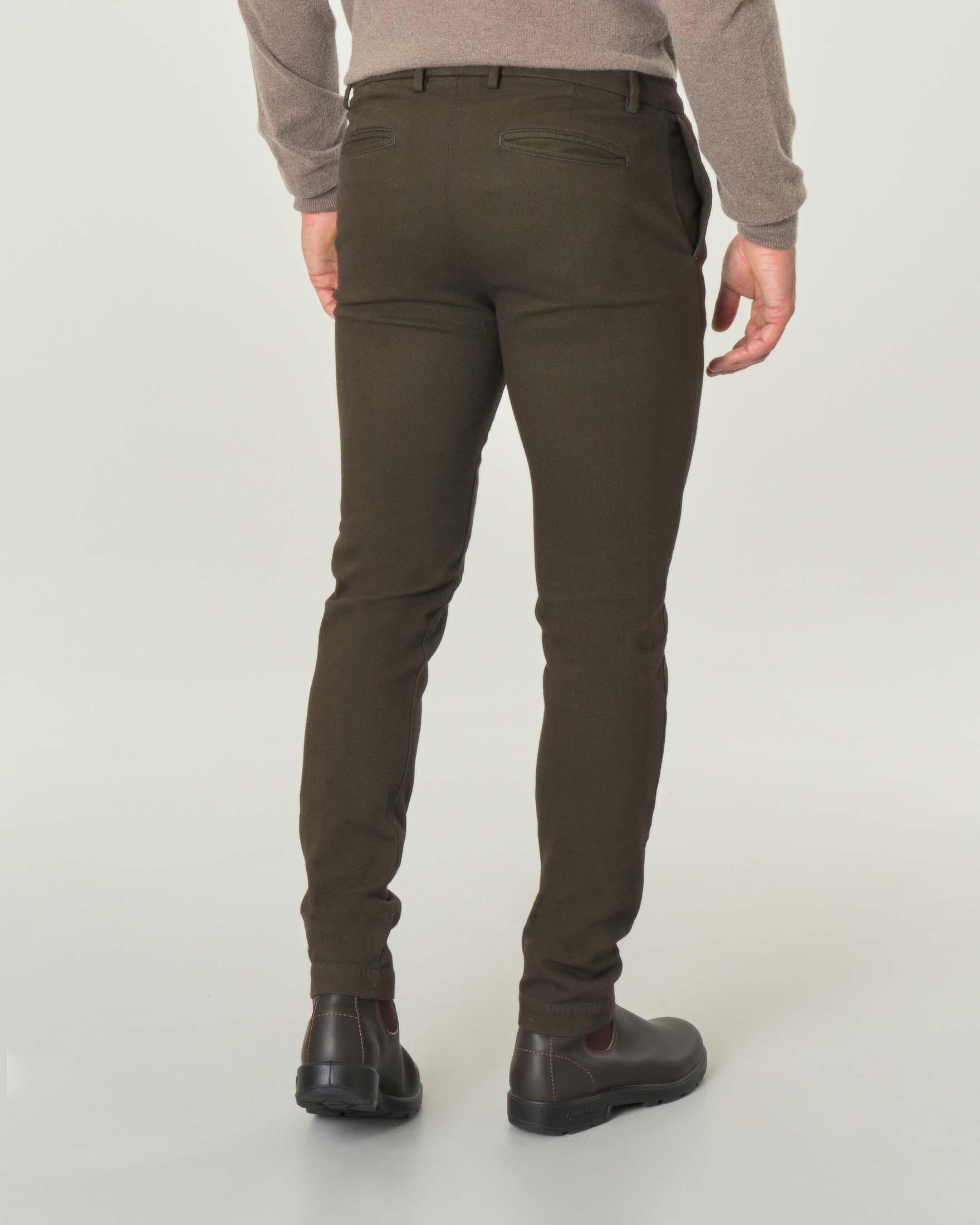 Pantaloni chino verde militare in tessuto di misto cotone stretch micro armatura