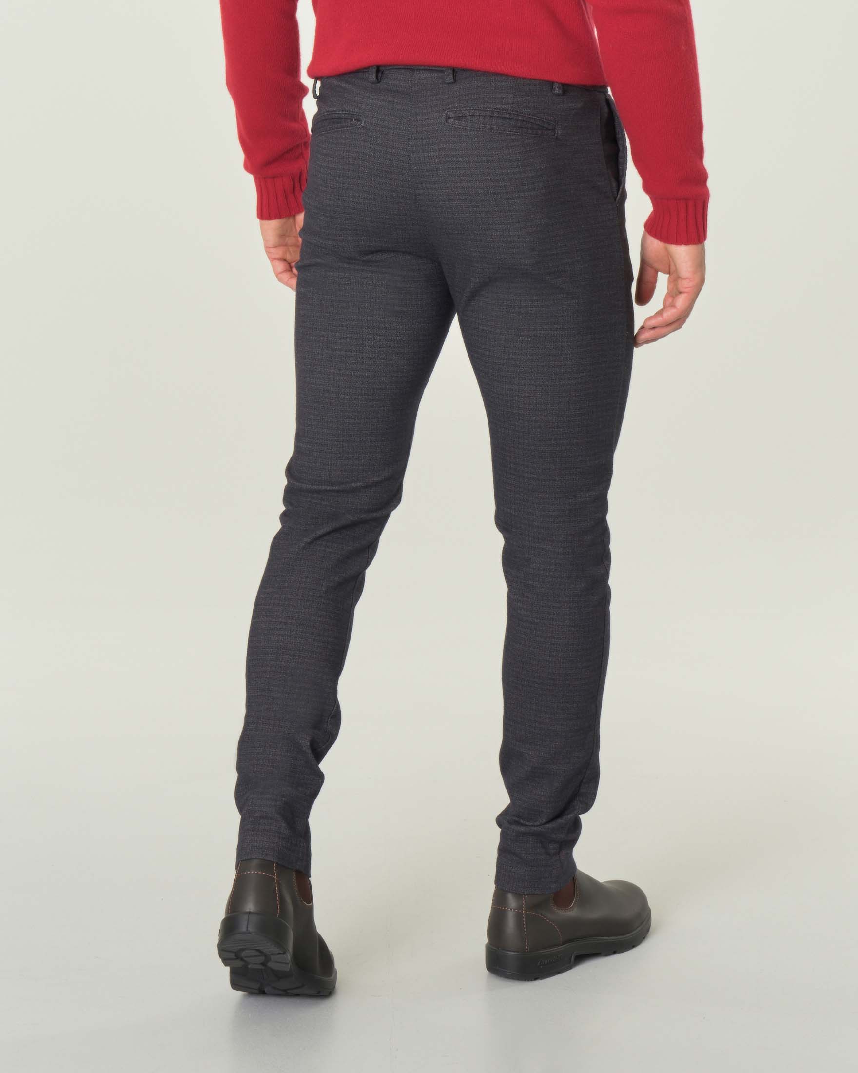 Pantaloni chino a quadretti grigi e bordeaux in tessuto di misto cotone stretch