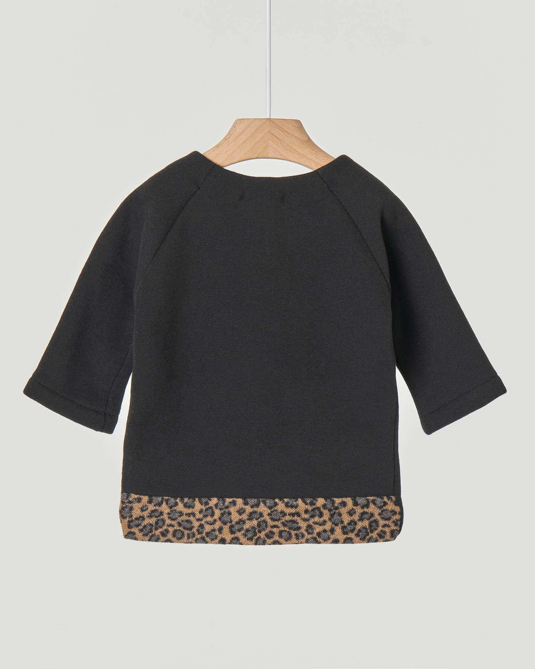 Felpa nera con volants sul fondo e interno felpato 6-12 mesi