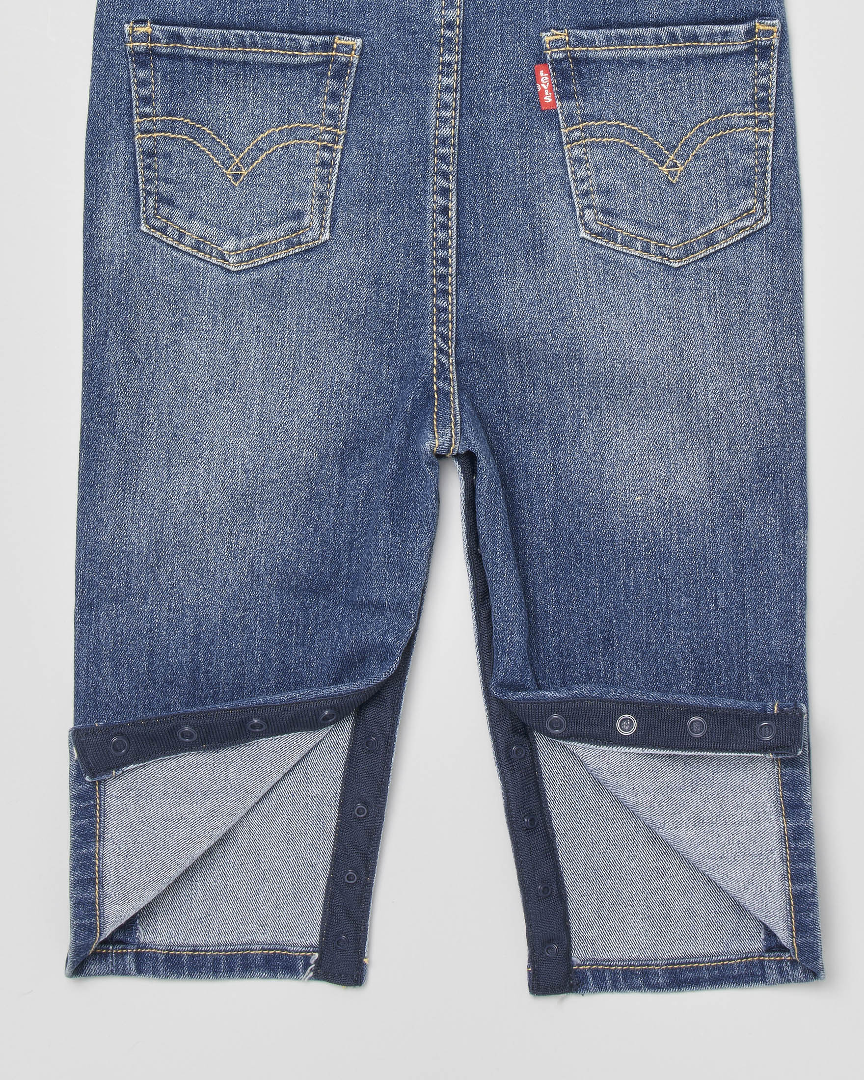 Salopette in denim di cotone lavaggio medio stone washed con bretelle e tascone frontale 6-12 mesi image