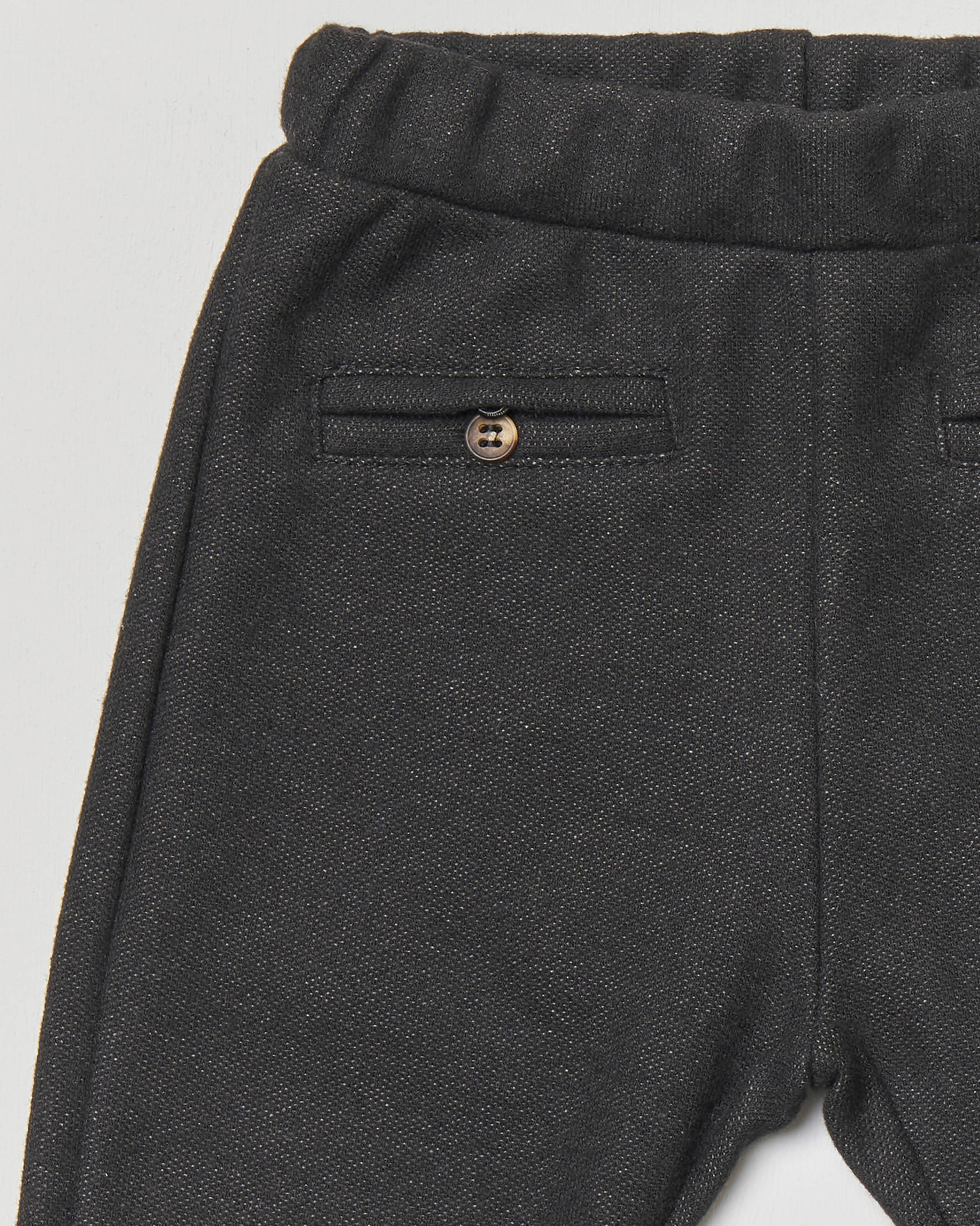Pantalone nero con taschine a filo con bottone davanti e interno felpato 6-18 mesi