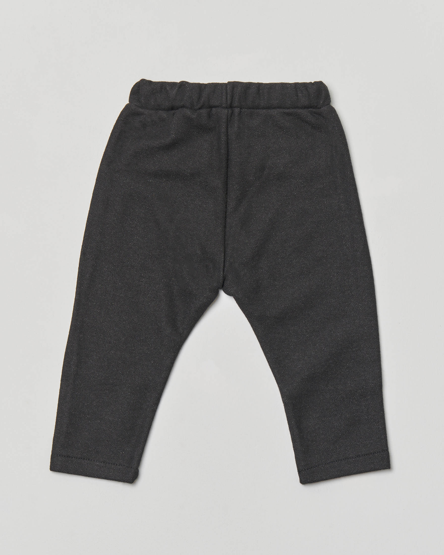 Pantalone nero con taschine a filo con bottone davanti e interno felpato 6-18 mesi