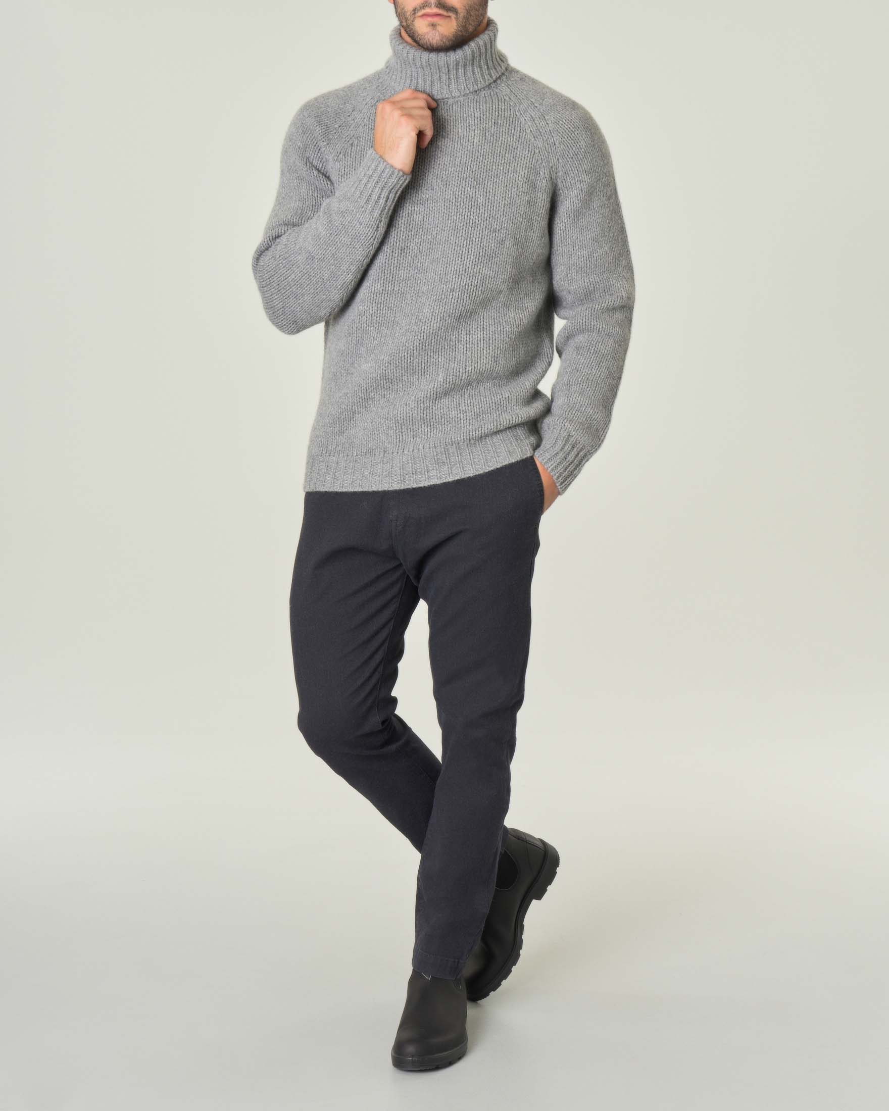 Dolcevita grigio in lana con manica raglan