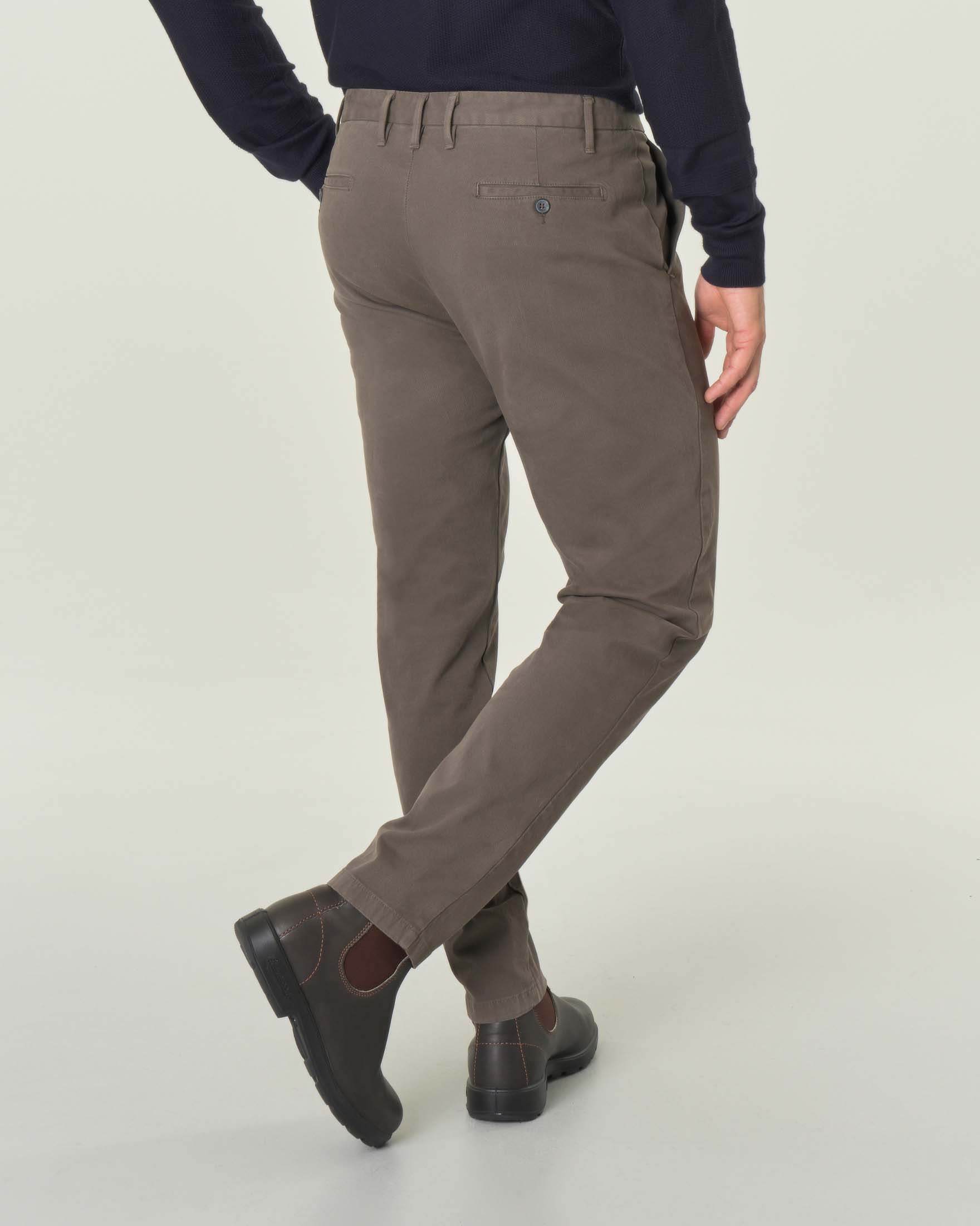 Pantalone chino fango in cotone stretch micro armatura