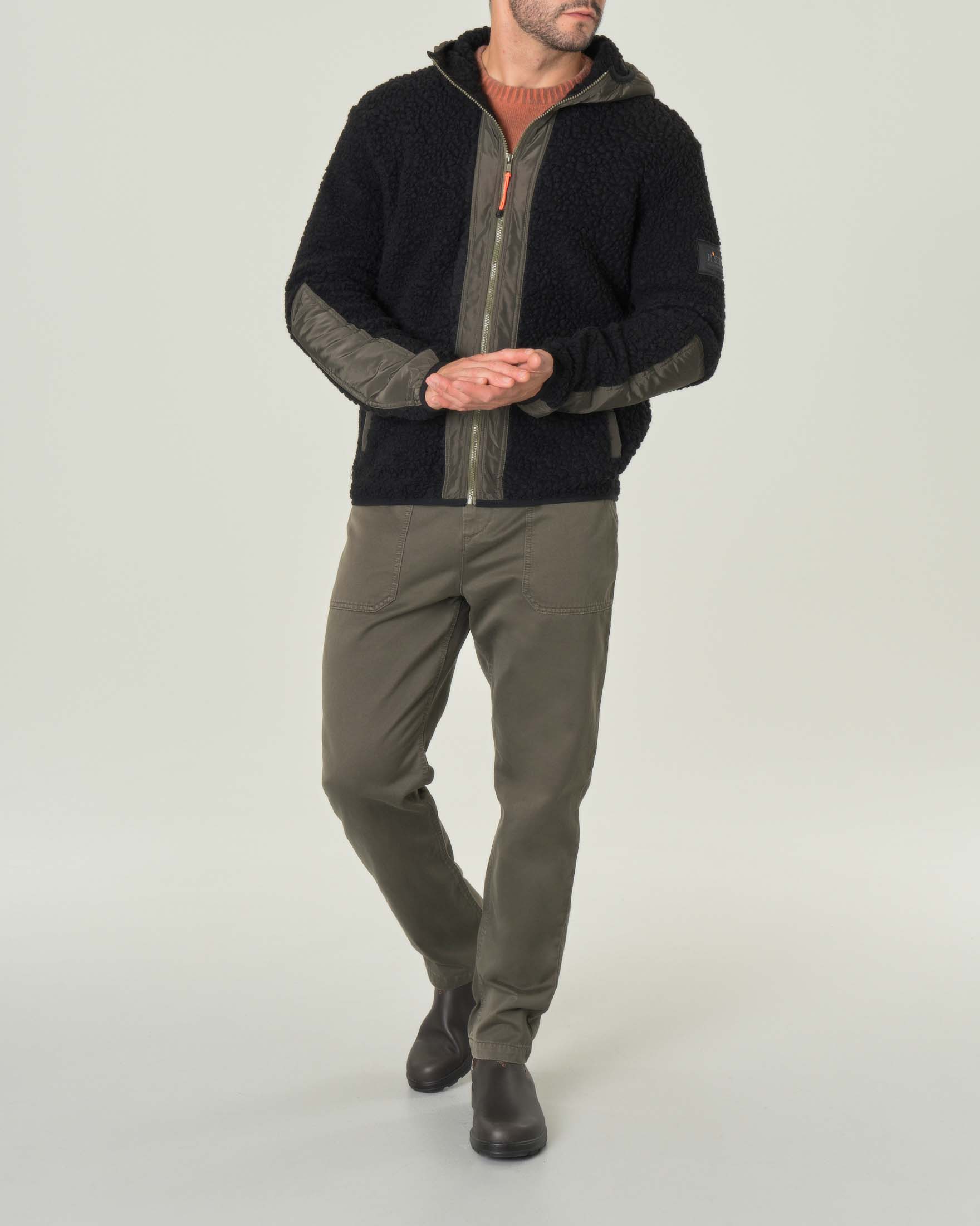 Giubbino orsetto nero con cappuccio e inserti in nylon verde militare