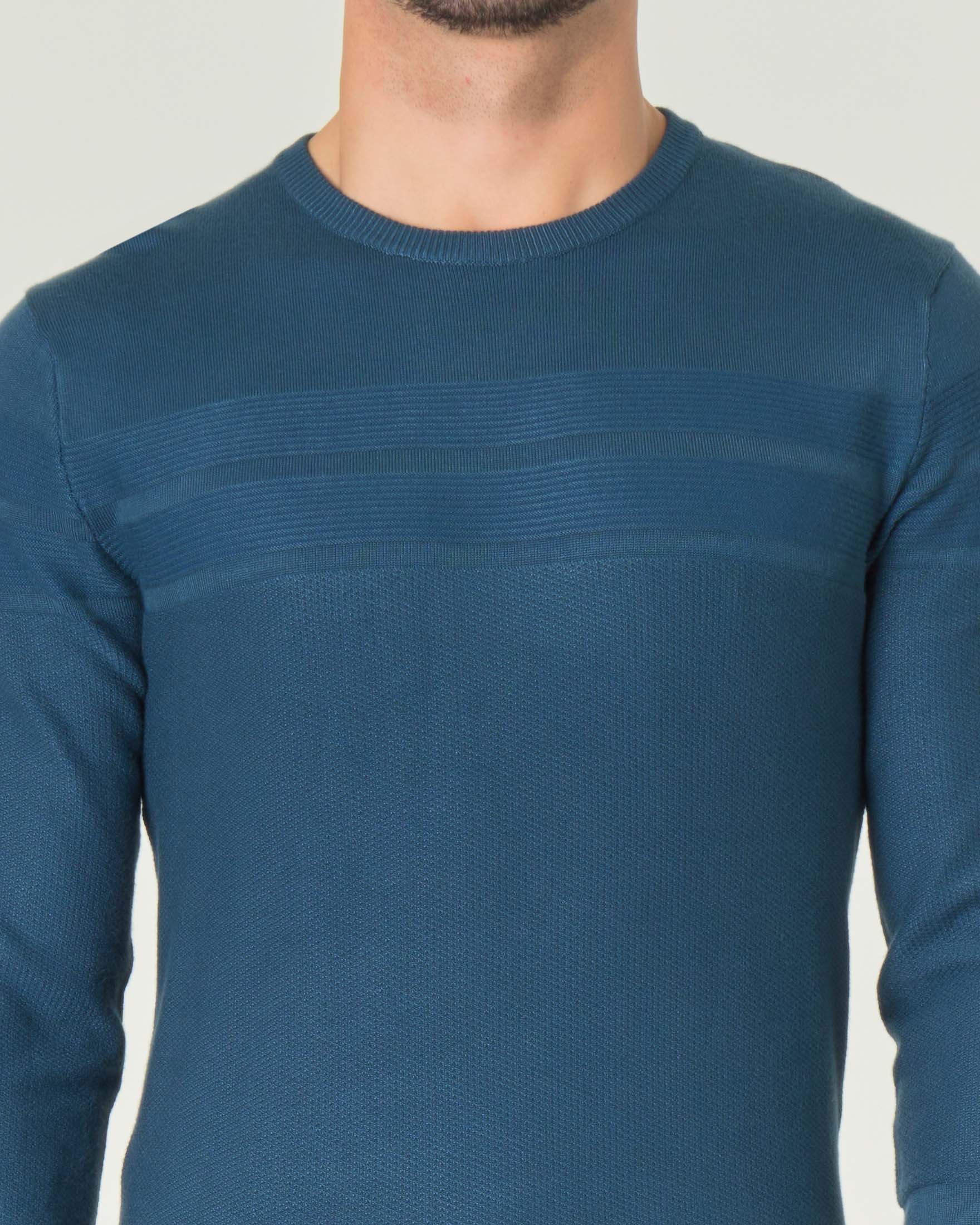 Maglia blu avio girocollo con intarsio a righe sul petto image