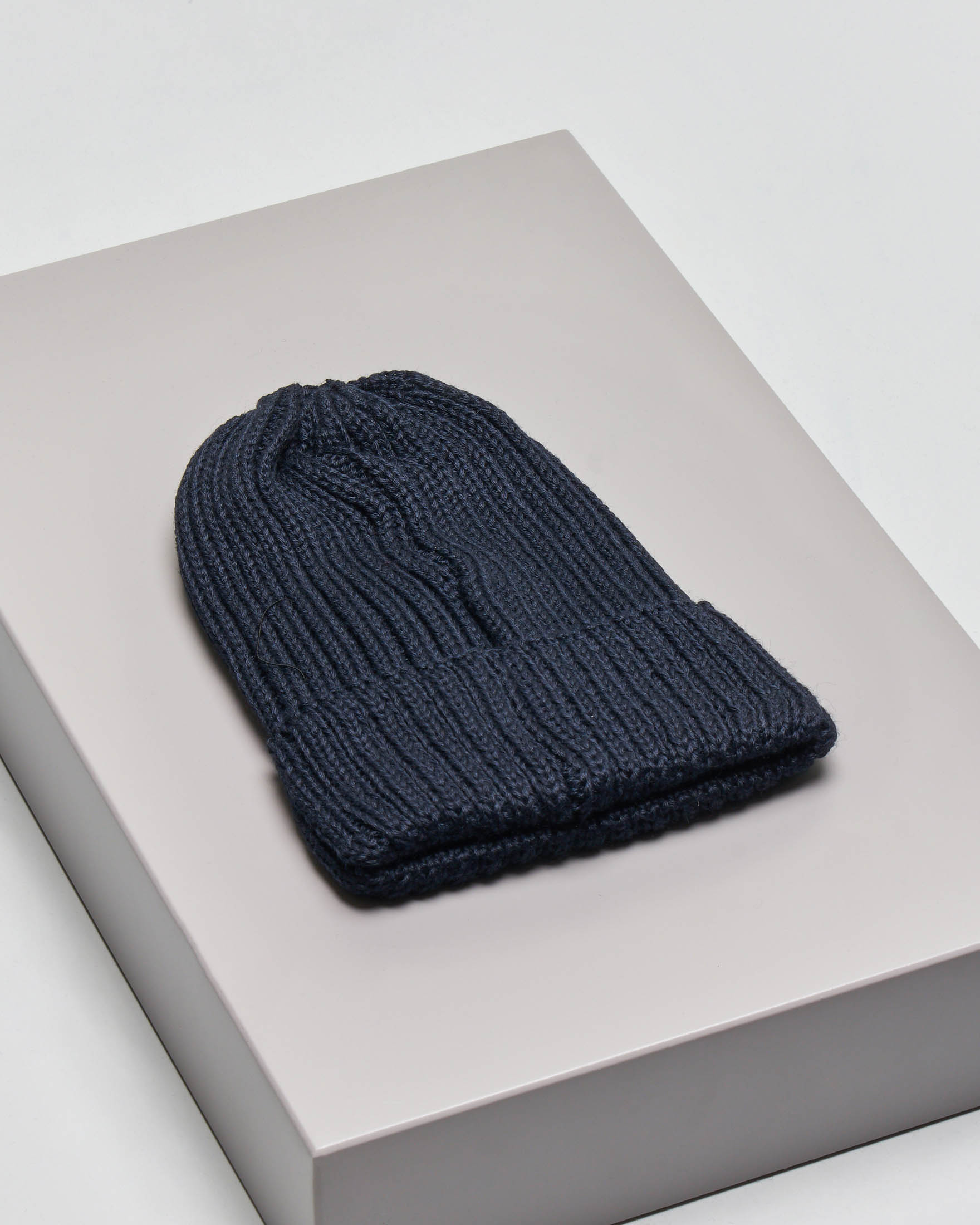 Berretto Colmar Originals blu in lana a coste inglesi con logo bollo applicato image