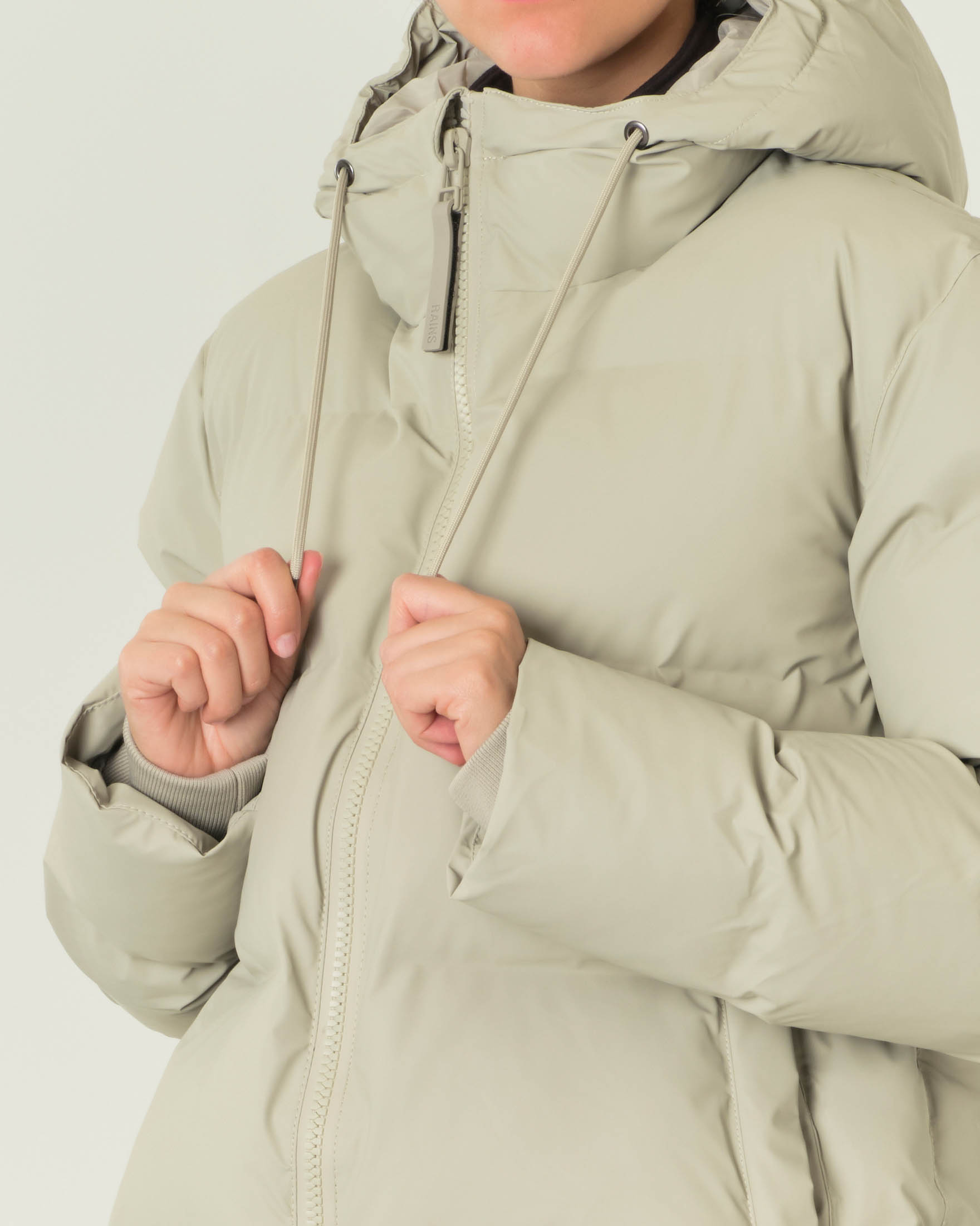 Piumino color gesso Puffer Jacket in tessuto matt isolante realizzato in un PU traspirante e impermeabile image