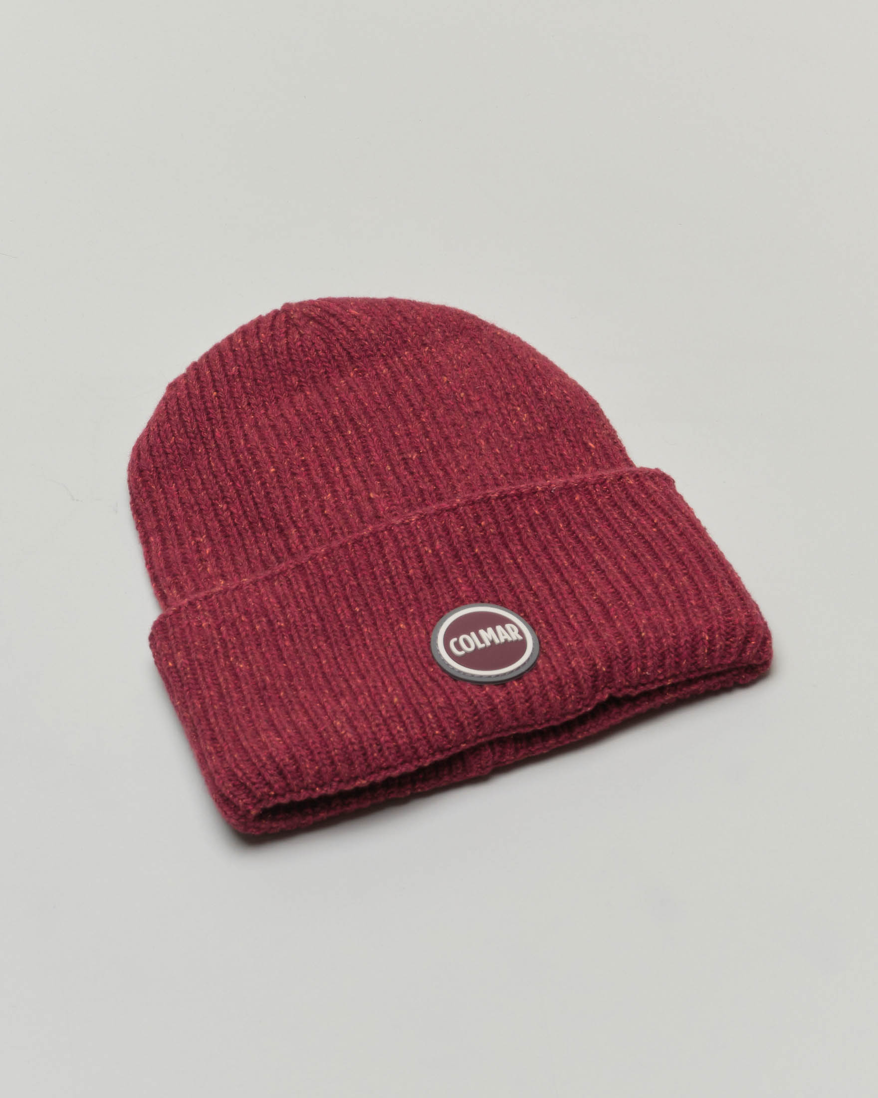 Berretto Colmar Originals bordeaux in misto lana e seta effetto bottonato con risvolto e logo bollo