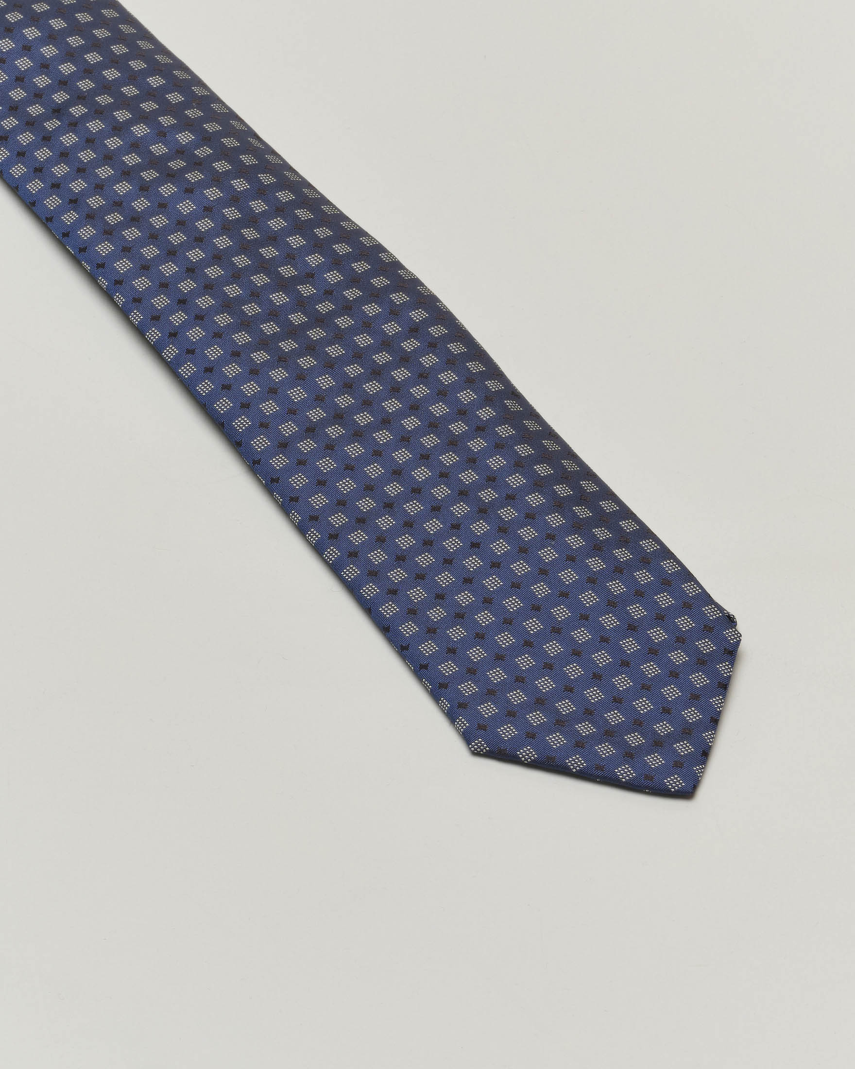 Cravatta blu in fantasia a quadretti jacquard in seta image