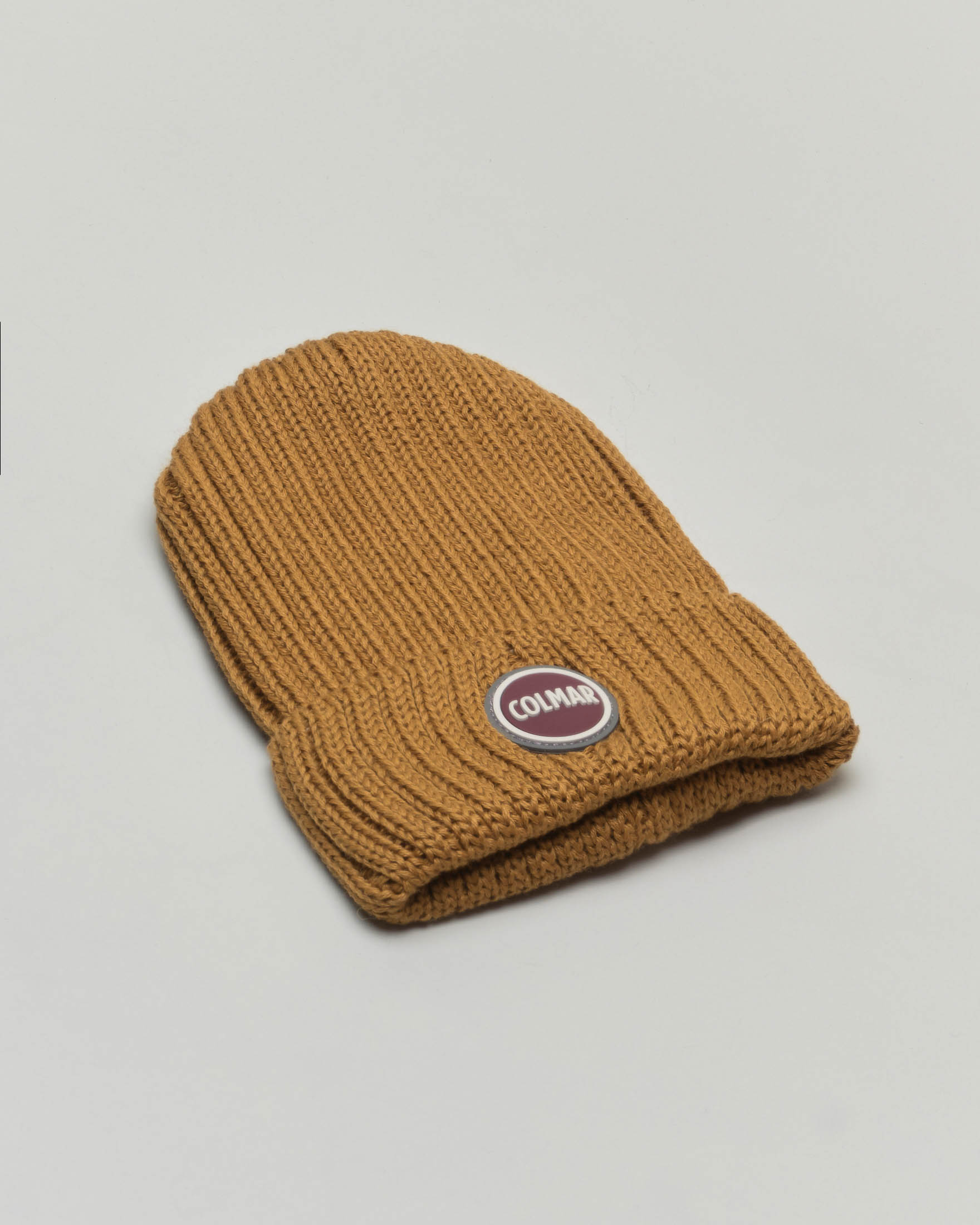 Berretto Colmar Originals cammello in lana a coste inglesi con logo bollo applicato