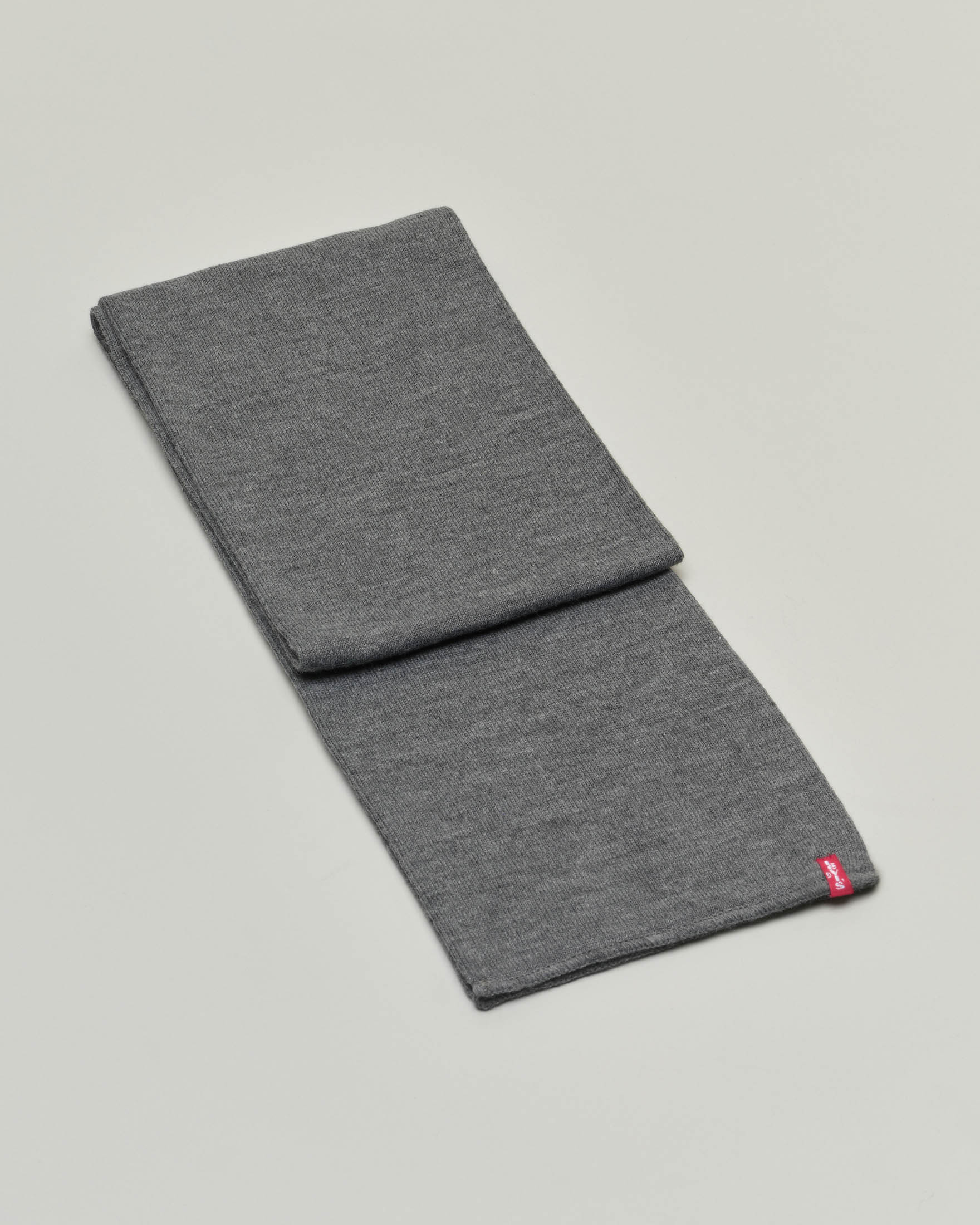 Sciarpa Levi's grigia con etichetta rossa porta logo in tessuto acrilico