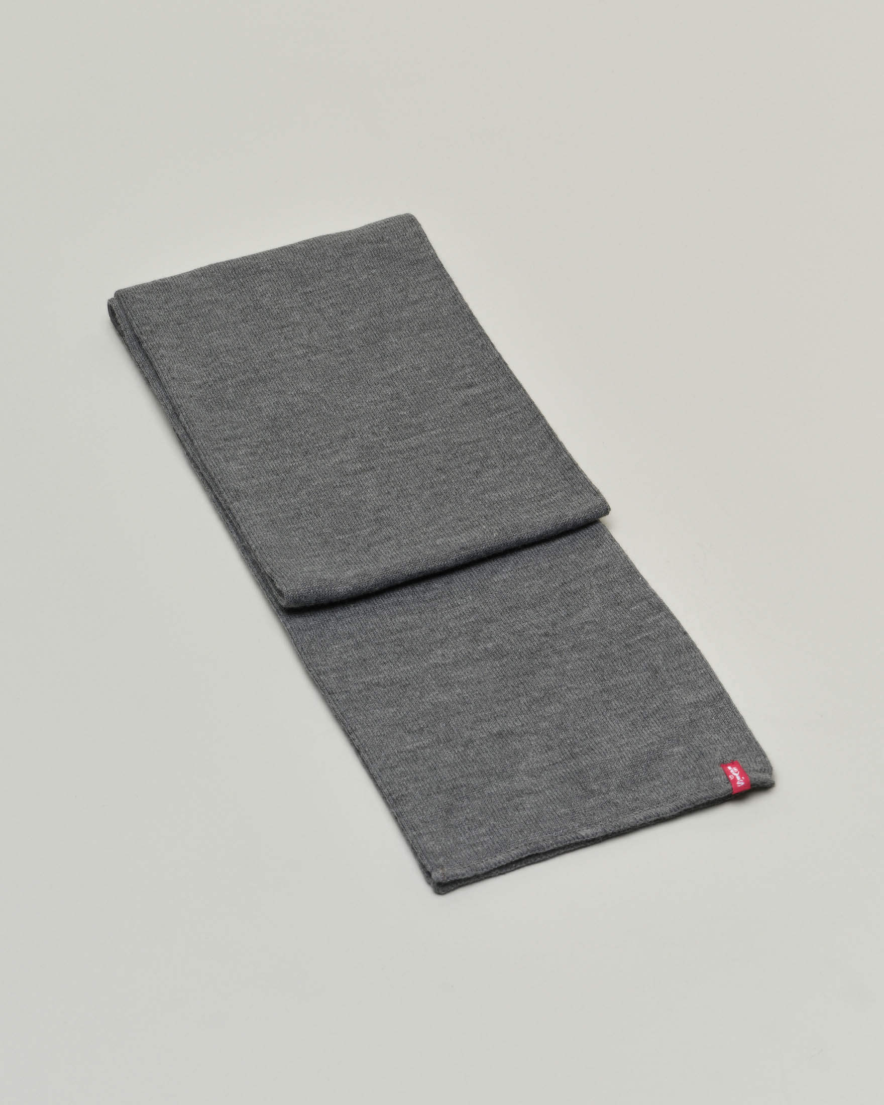 Sciarpa Levi's grigia con etichetta rossa porta logo in tessuto acrilico image