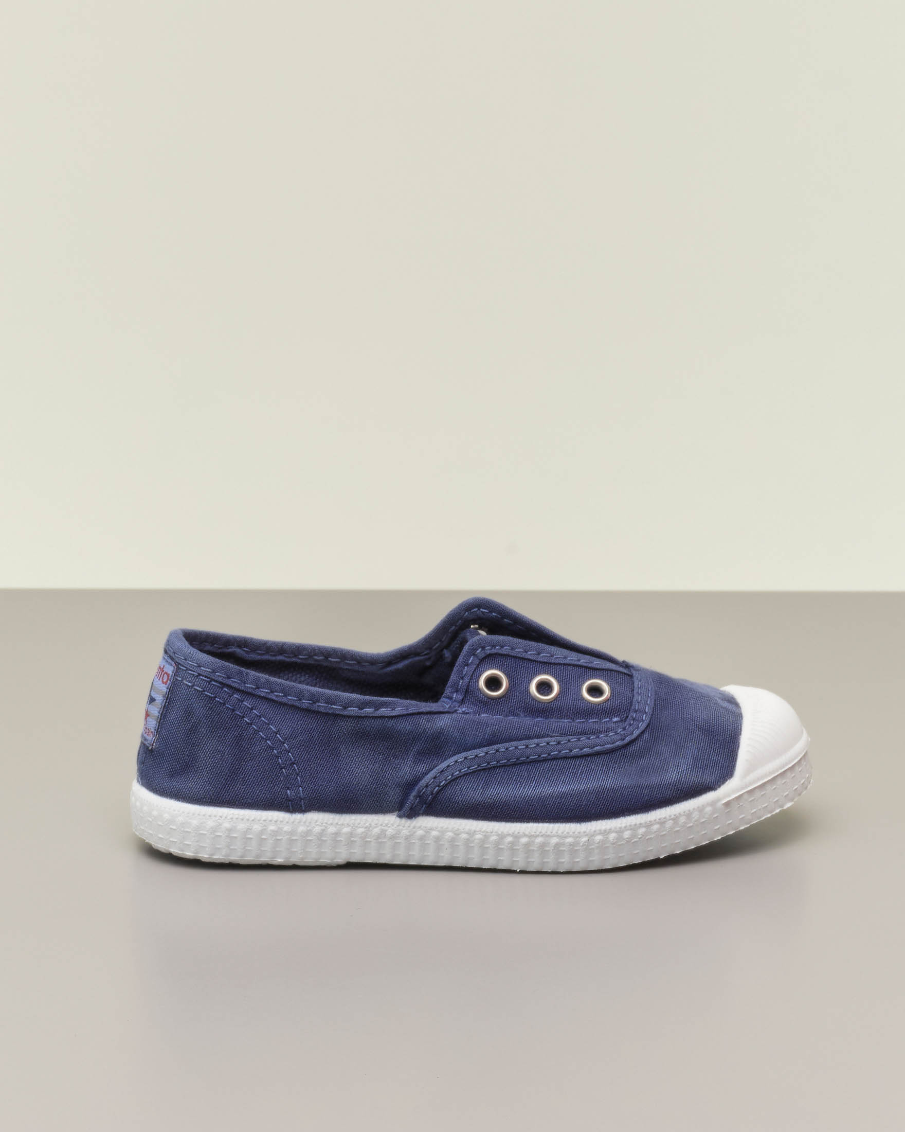 Sneakers blu senza lacci in canvas di cotone effetto stone washed