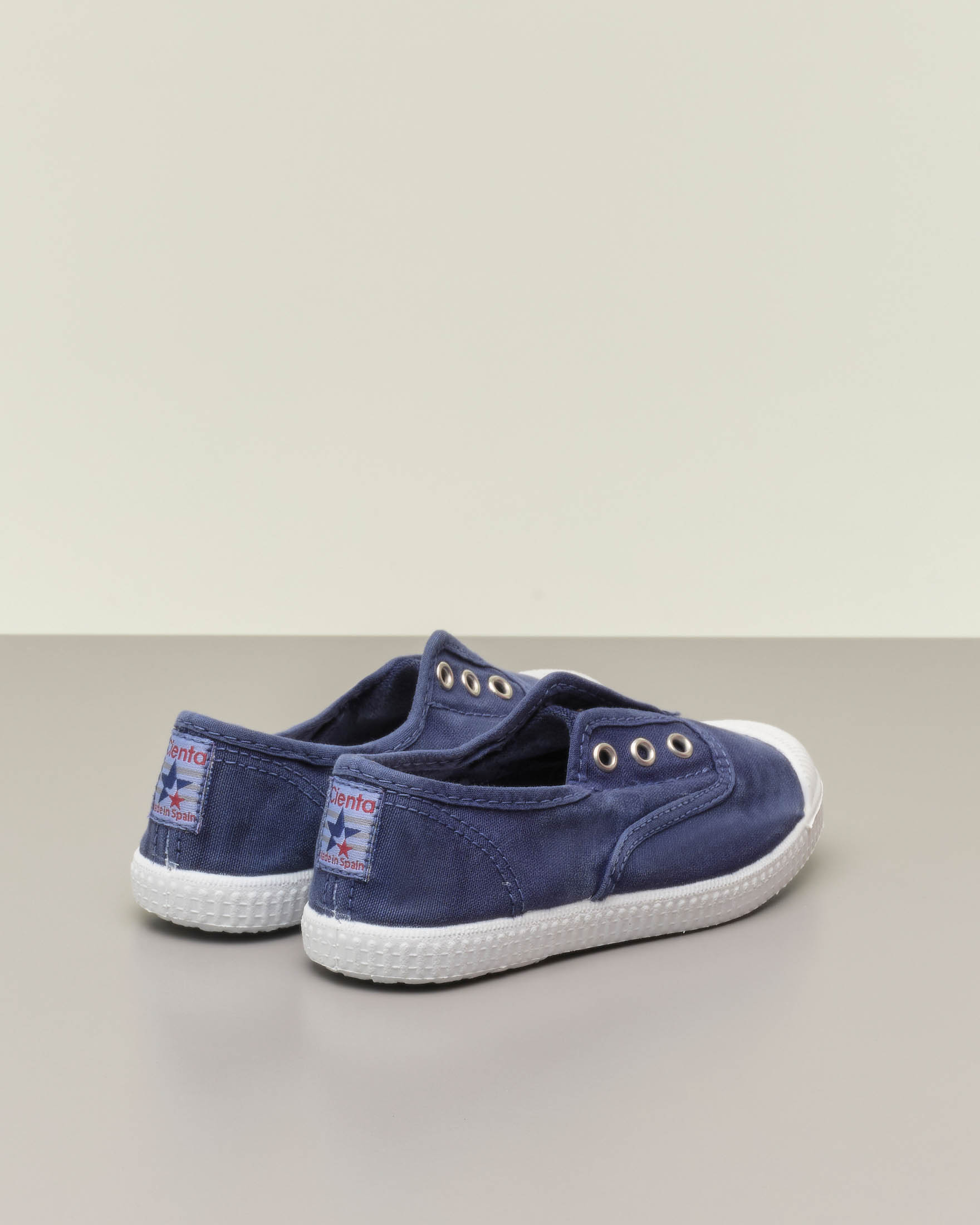 Converse senza stringhe sale