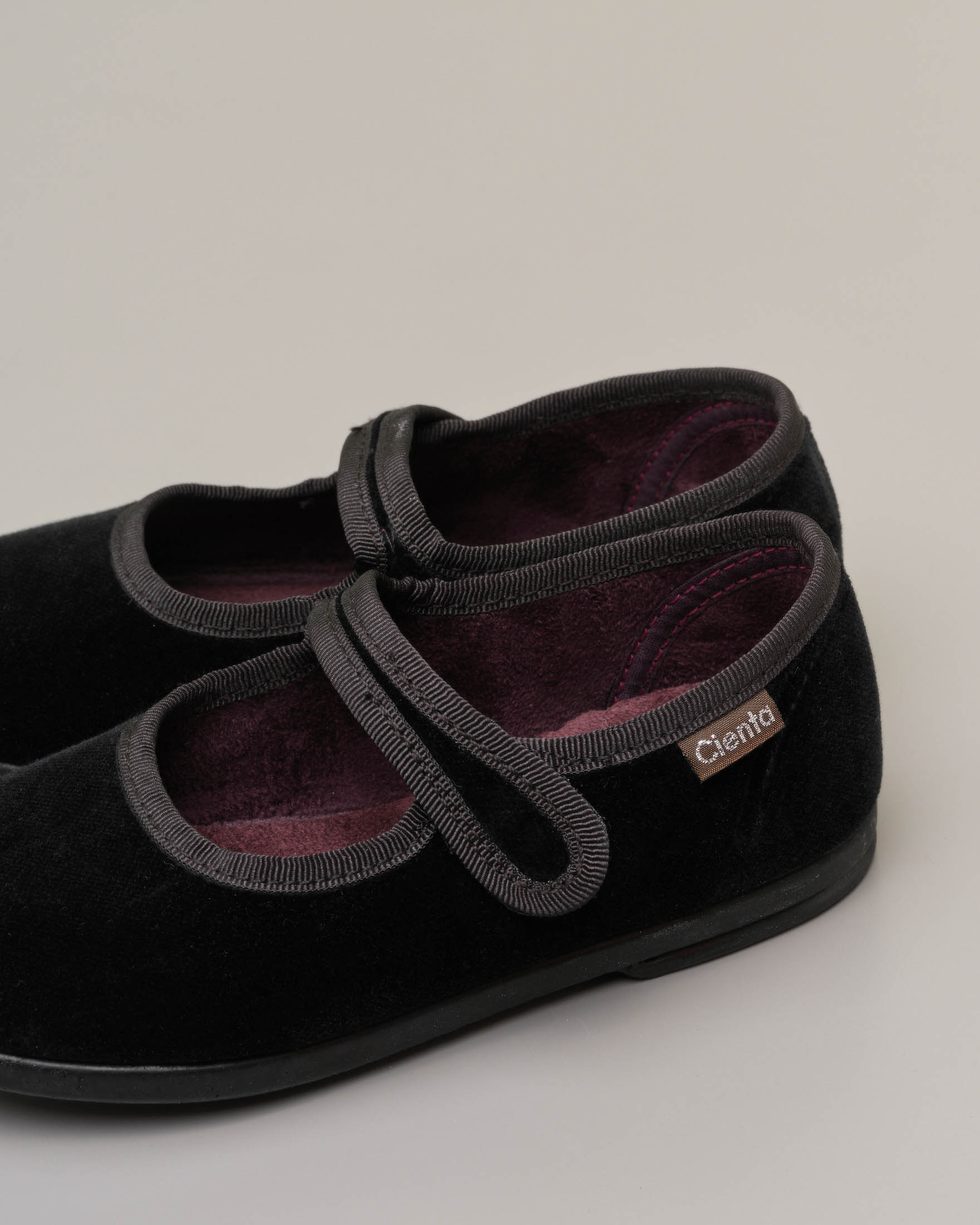 Ballerine in velluto nero con cinturino image