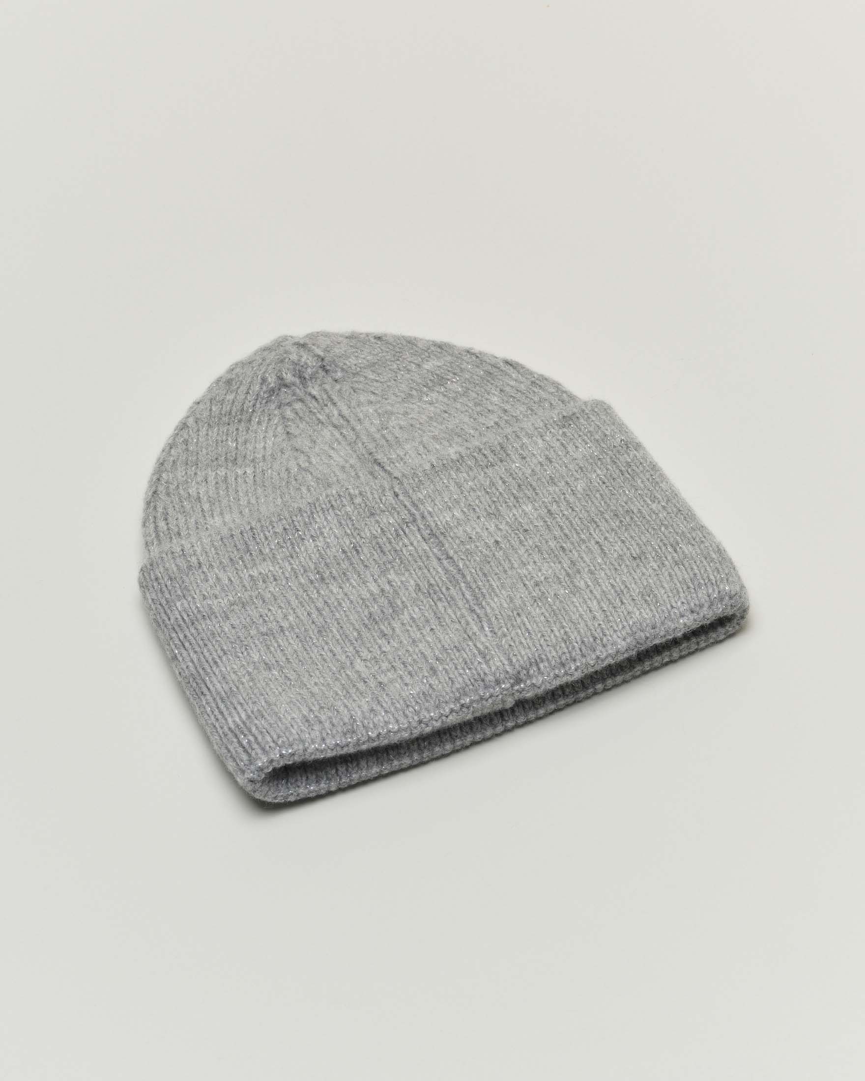 Berretto grigio in maglia a coste con inserti in lurex e risvolto alto image