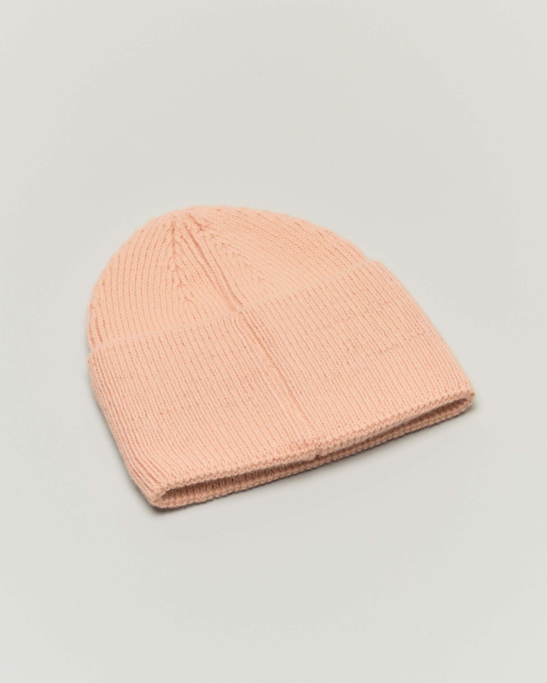 Berretto rosa in maglia a coste con inserti in lurex e risvolto alto image