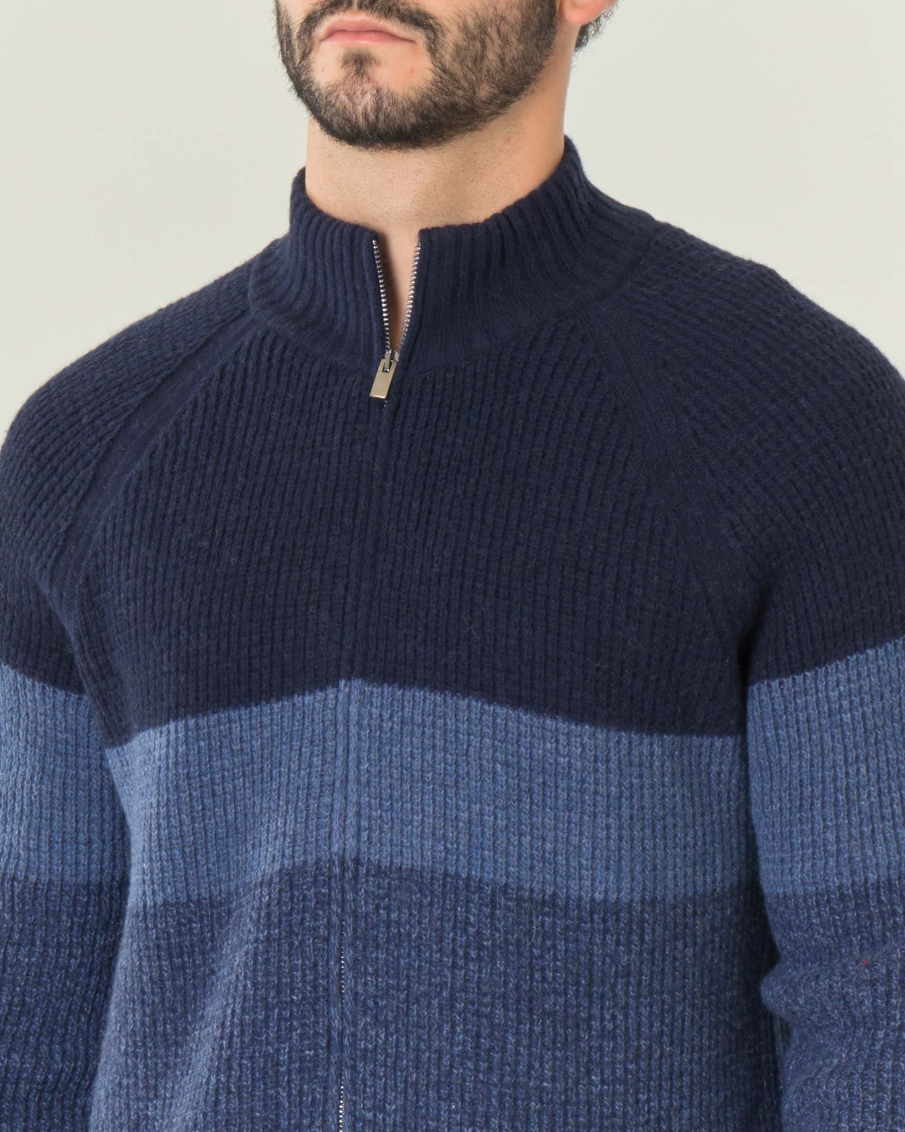 Maglione blu color block in lana punto pannocchia con chiusura zip image