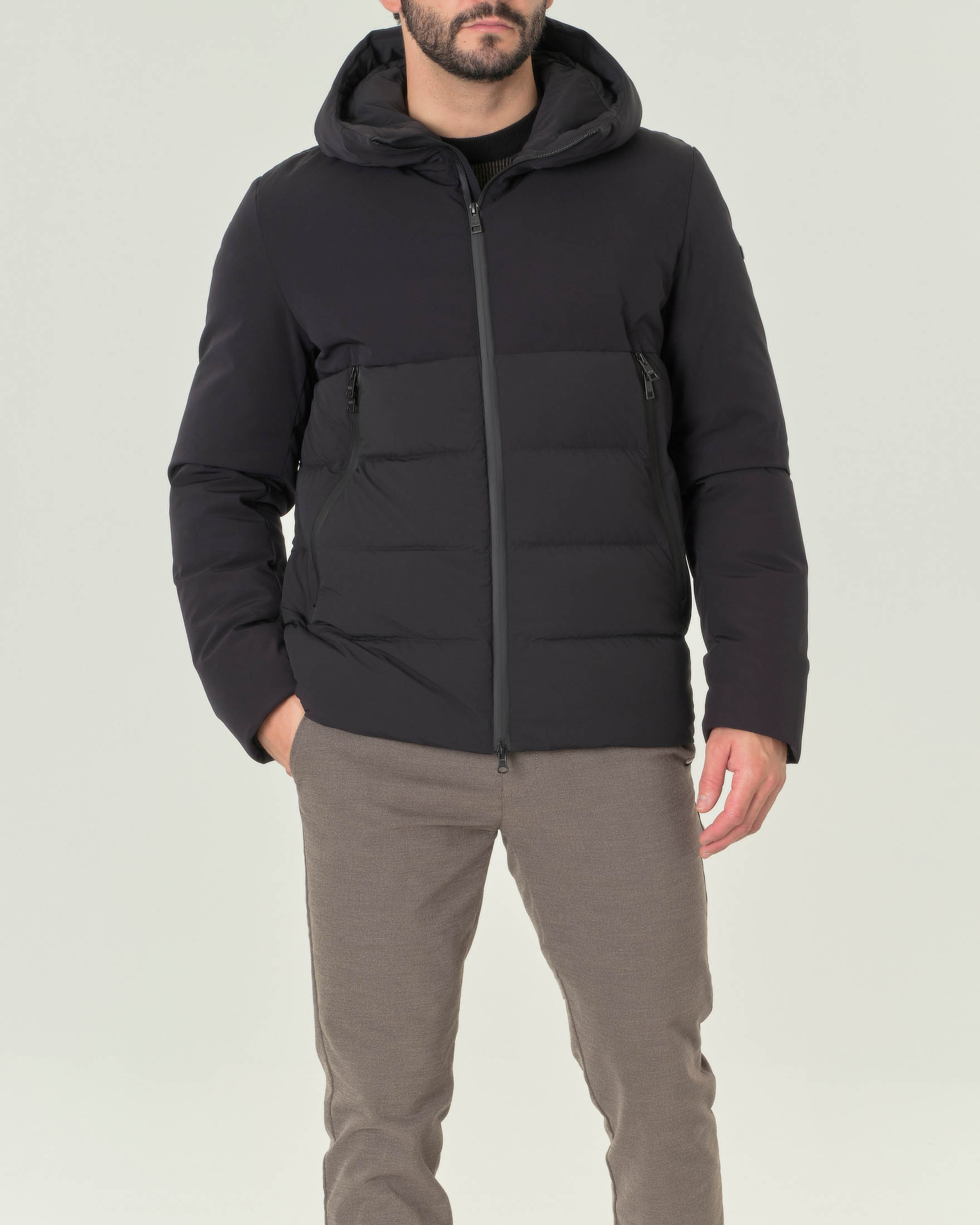 Piumino Thunder nero in tessuto tecnico bi-stretch con cappuccio