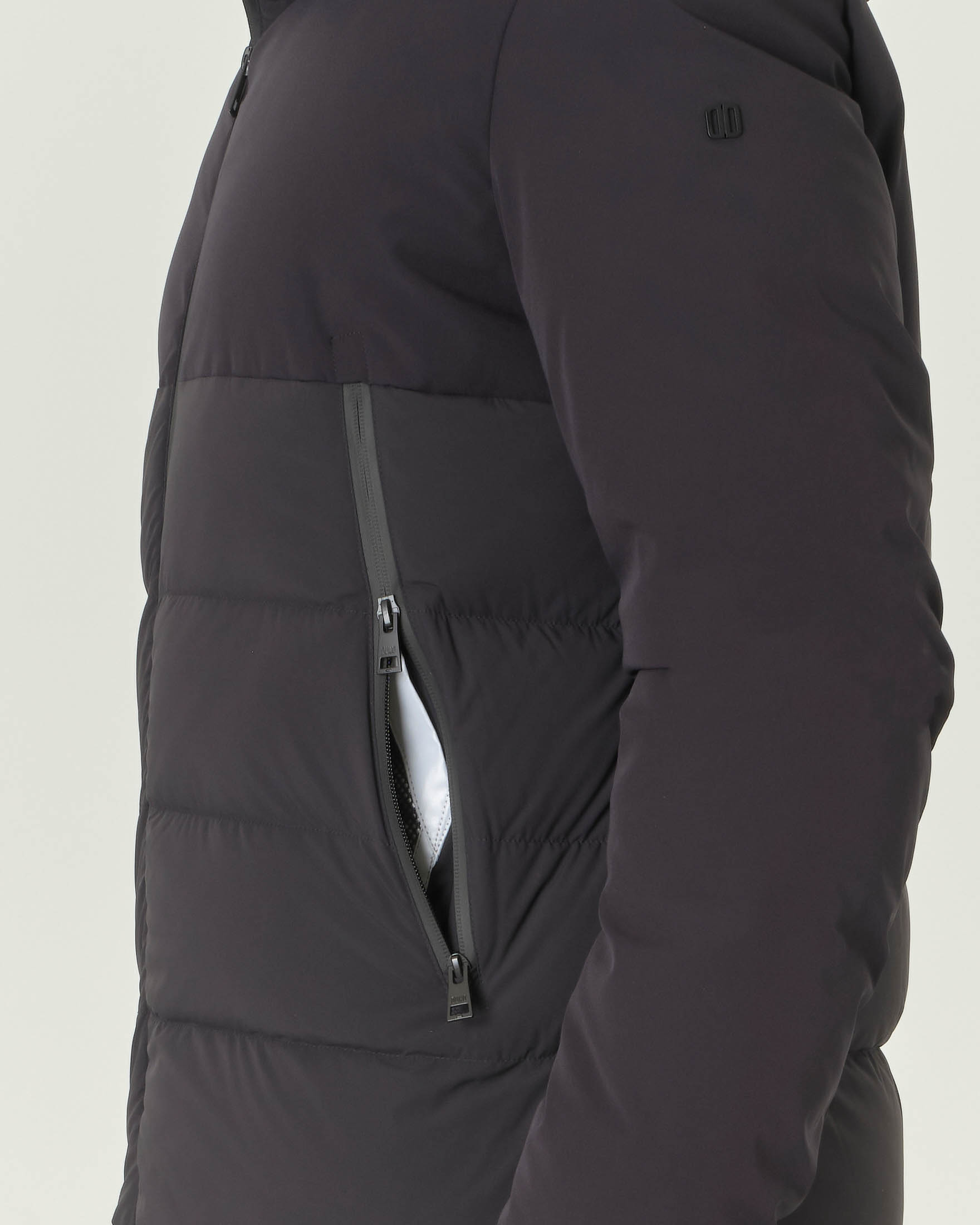 Piumino Thunder nero in tessuto tecnico bi-stretch con cappuccio image