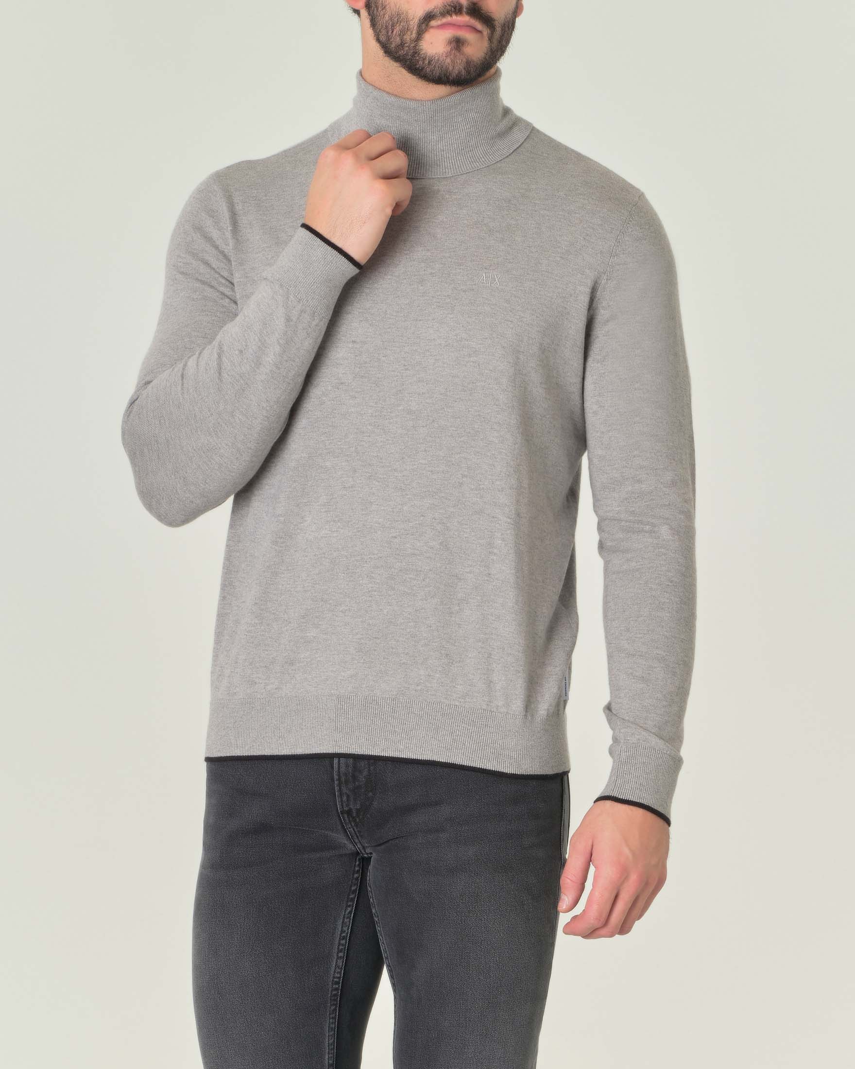 Dolcevita grigio in cotone e cashmere con logo ricamato sul petto