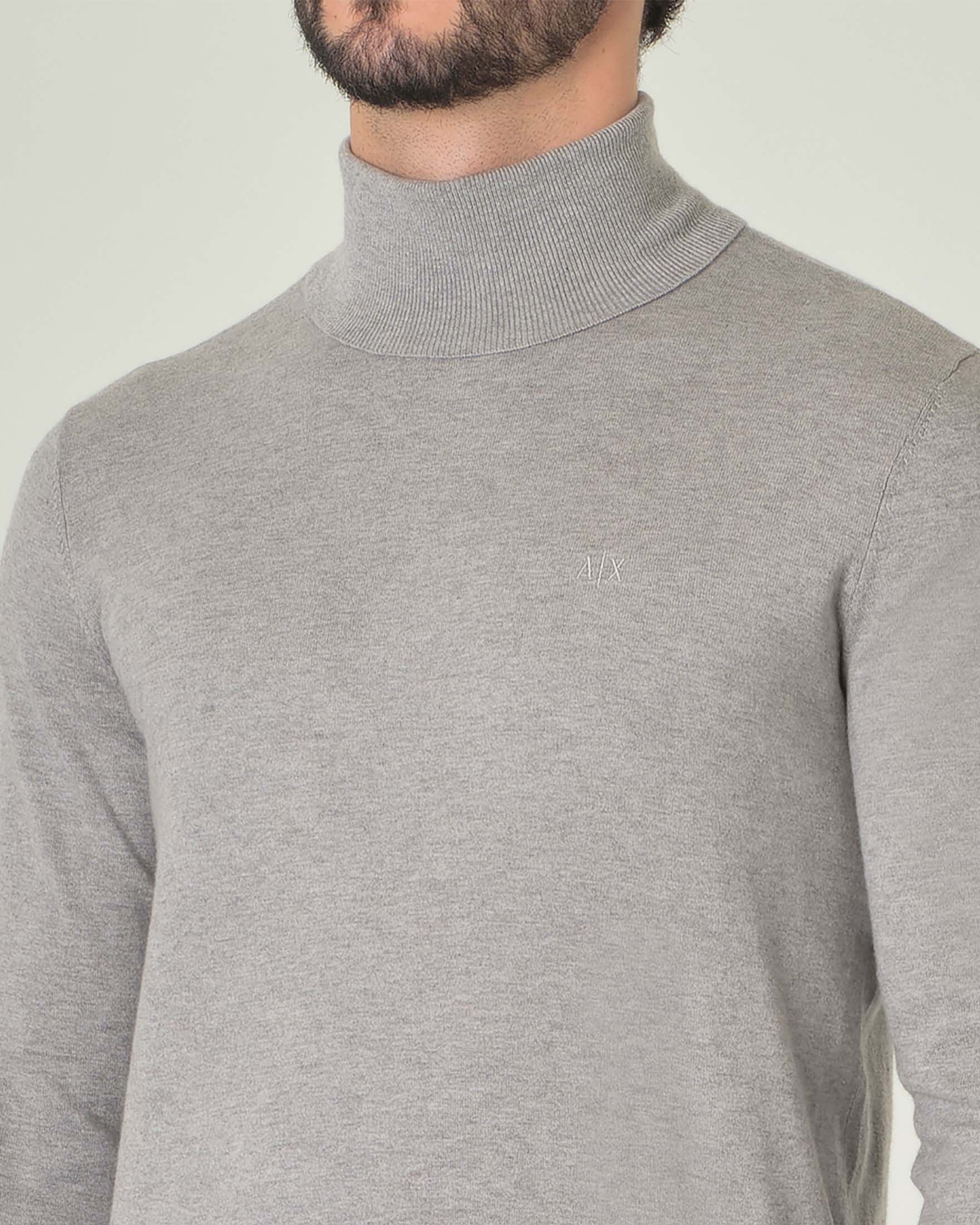 Dolcevita grigio in cotone e cashmere con logo ricamato sul petto