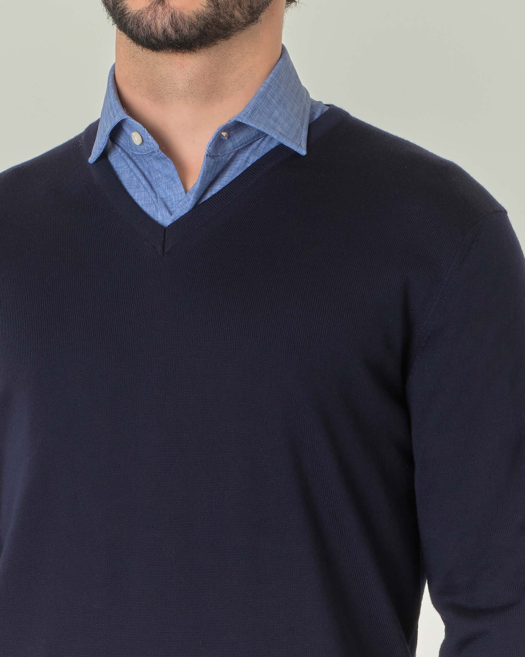 Maglia Pellizzari con scollo a V blu navy in pura lana merino image
