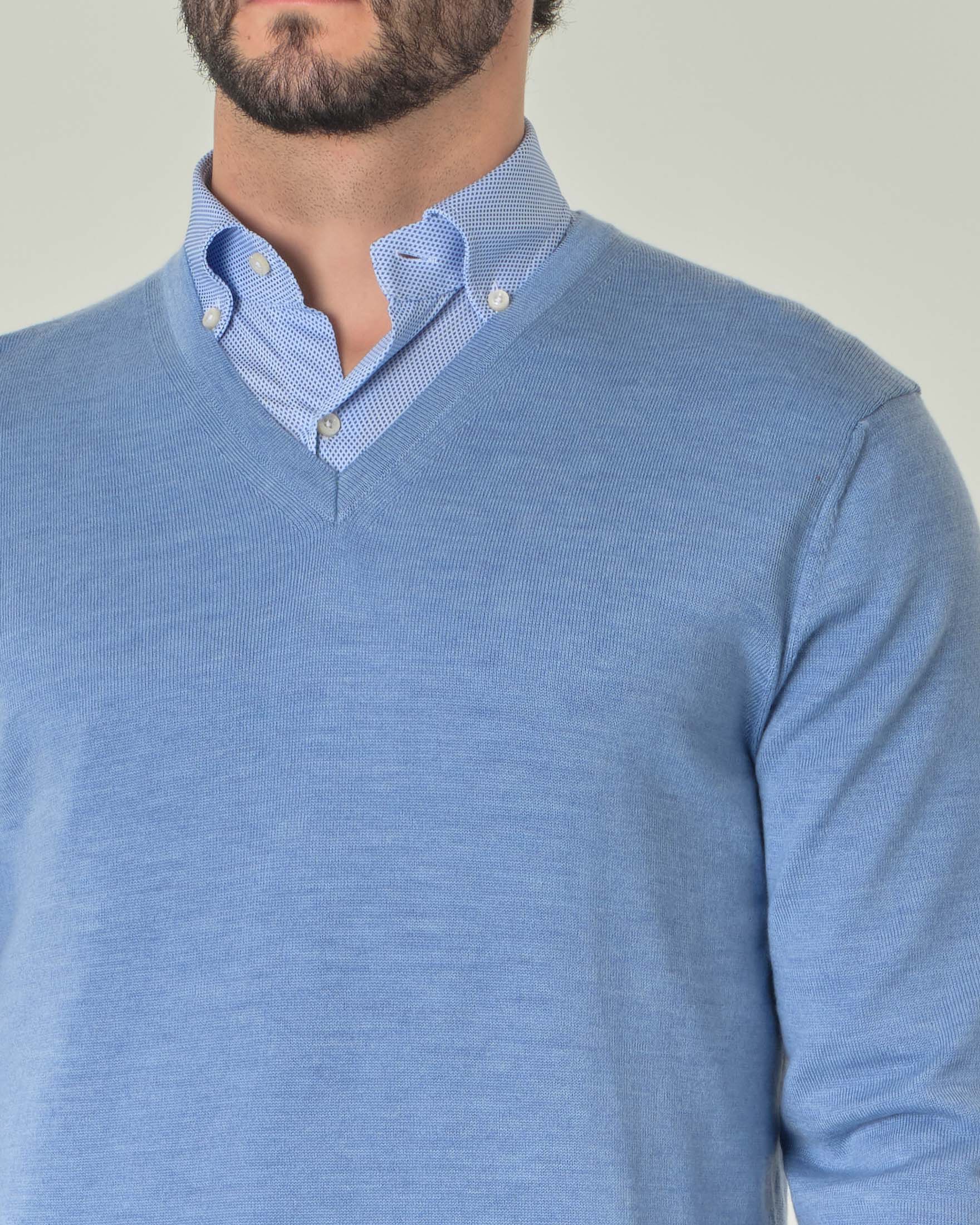 Maglia Pellizzari con scollo a V azzurra in pura lana merino image