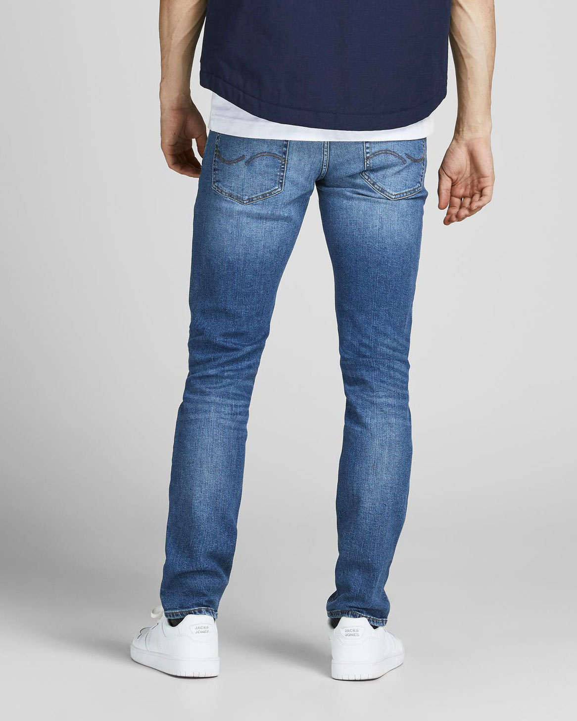 Jeans Liam skinny fit in cotone stretch lavaggio chiaro super stone washed con baffature image
