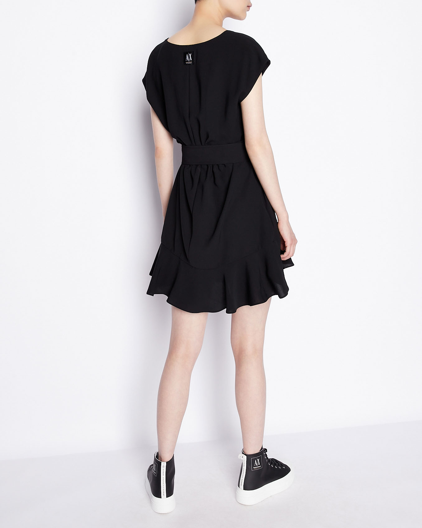 Reclaimed Vintage - Vestito Da Giorno Corto Giallo Burro Con Maniche Ad Aletta E Dettagli In Pizzo Sangallo - Foto 8