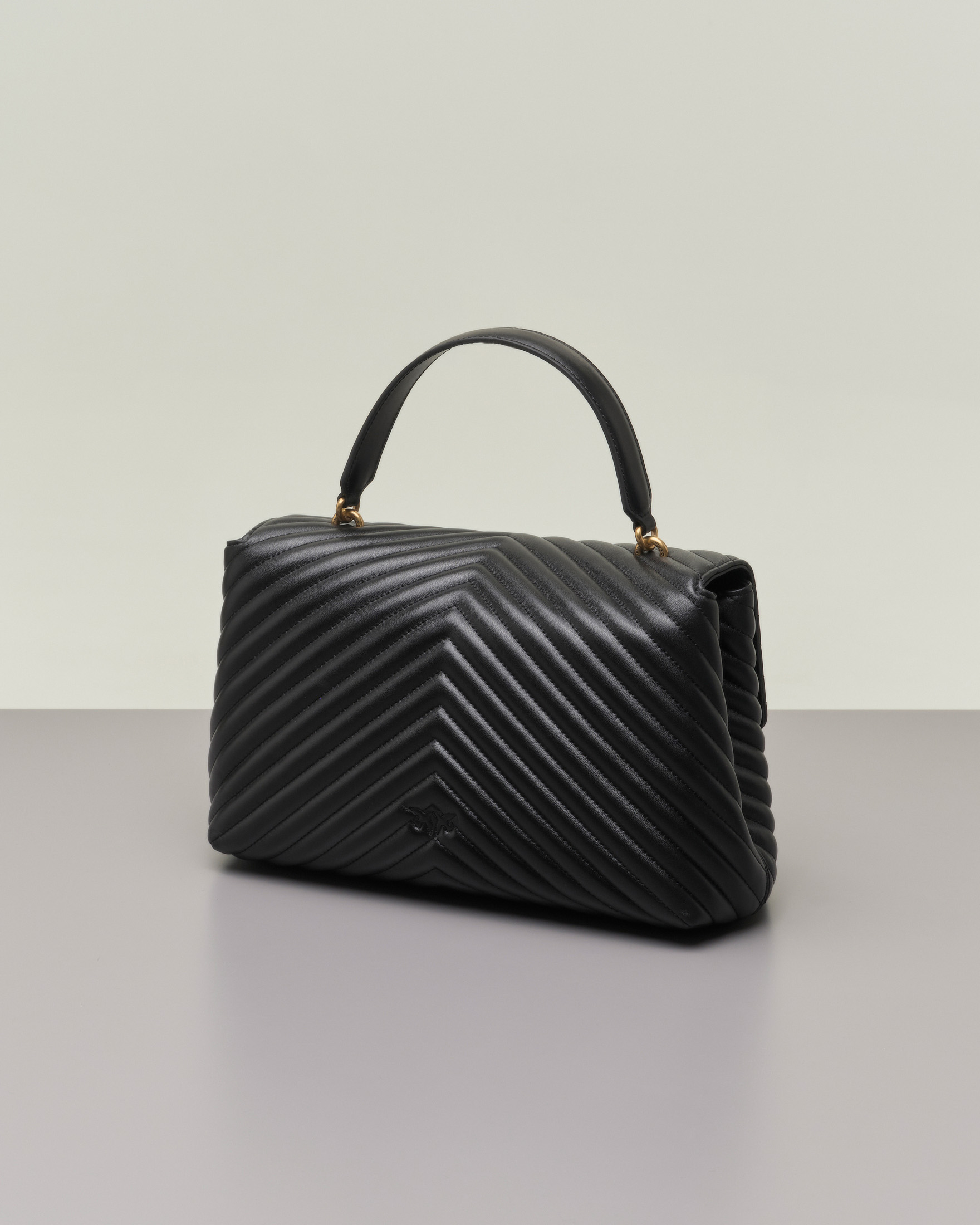 Maxi Lady Bag in pelle nera con motivo a chevron e manico a mano e fibbia Love Birds dorata