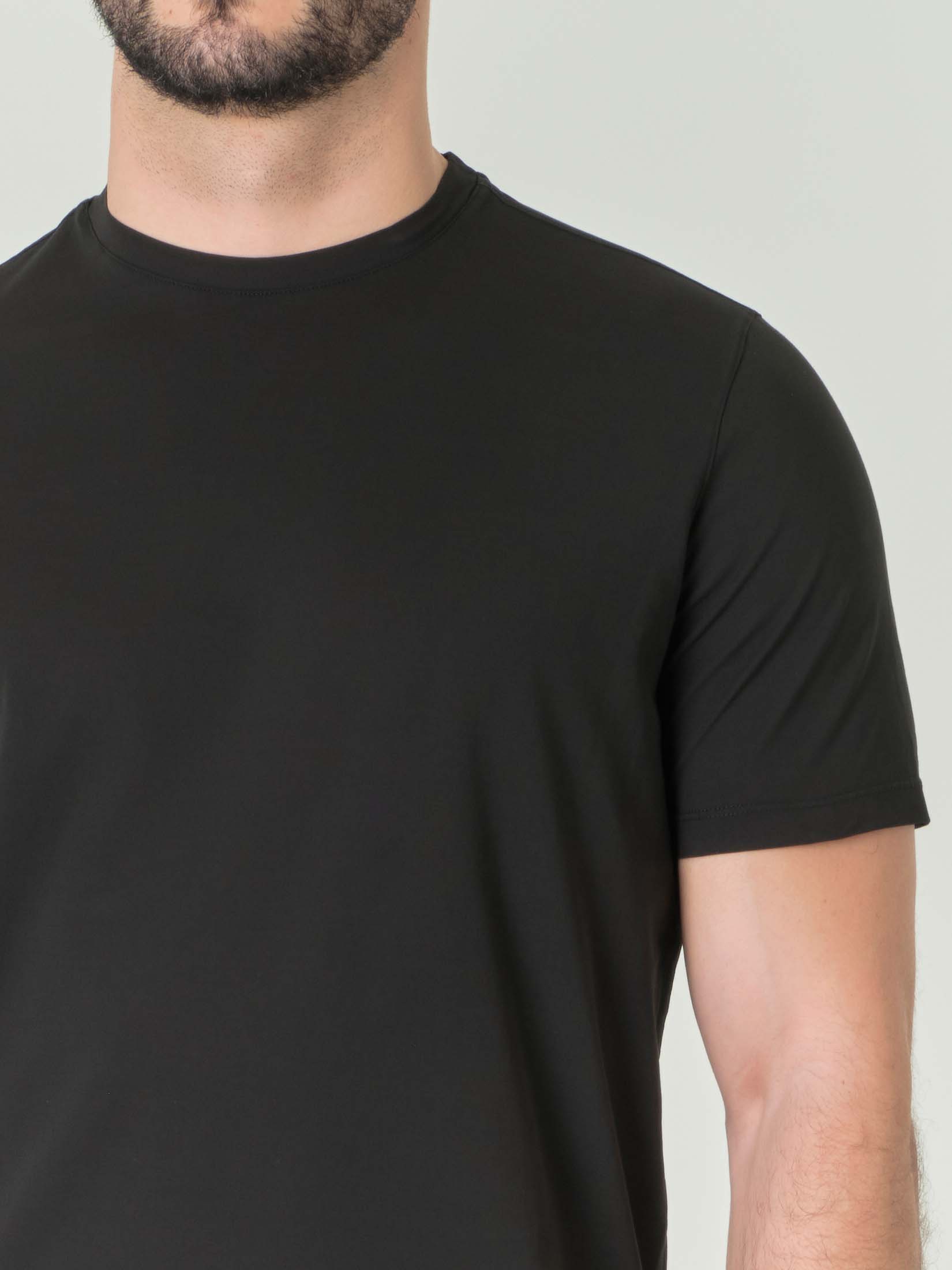 T-shirt nera Pellizzari in crêpe di puro cotone slim fit a tinta unita image