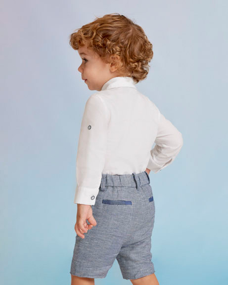 Completo composto da camicia bianca con papillon e bermuda blu in pied de poule 9-24 mesi image