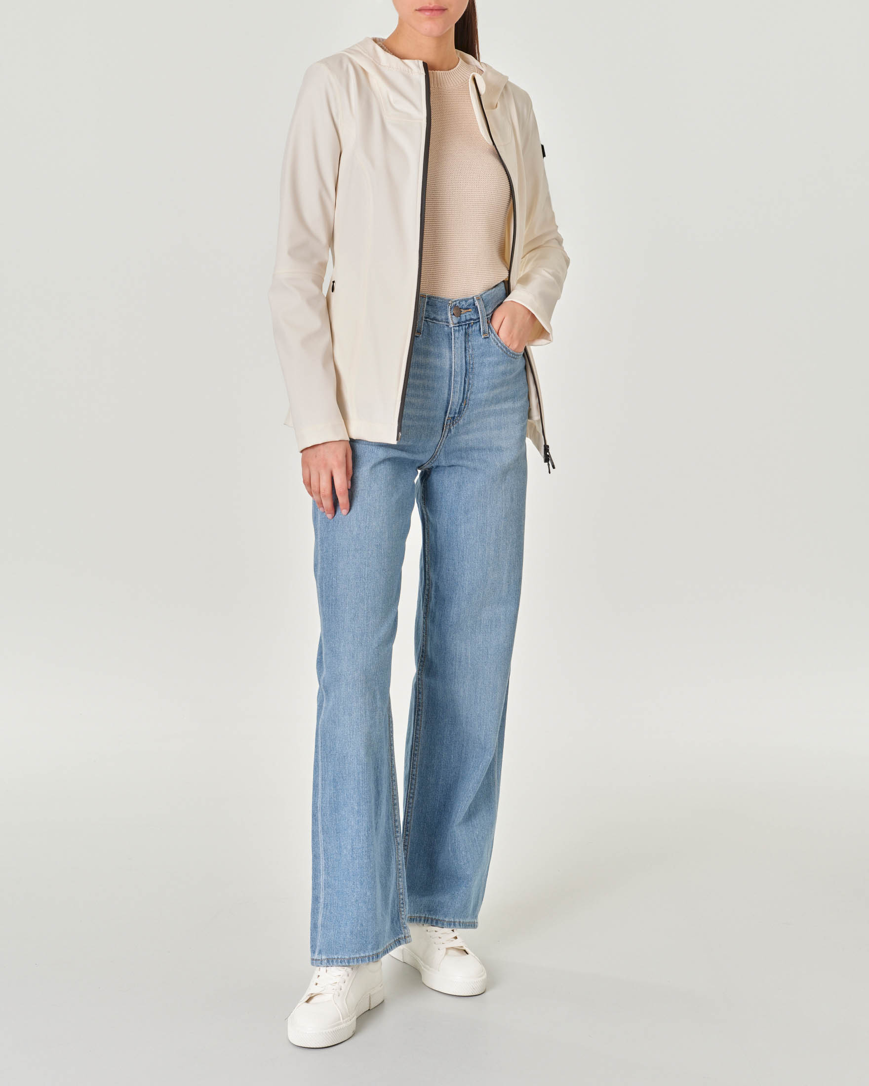 Giubbino color latte slim fit in tela di nylon elasticizzato effetto semi lucido con cappuccio image