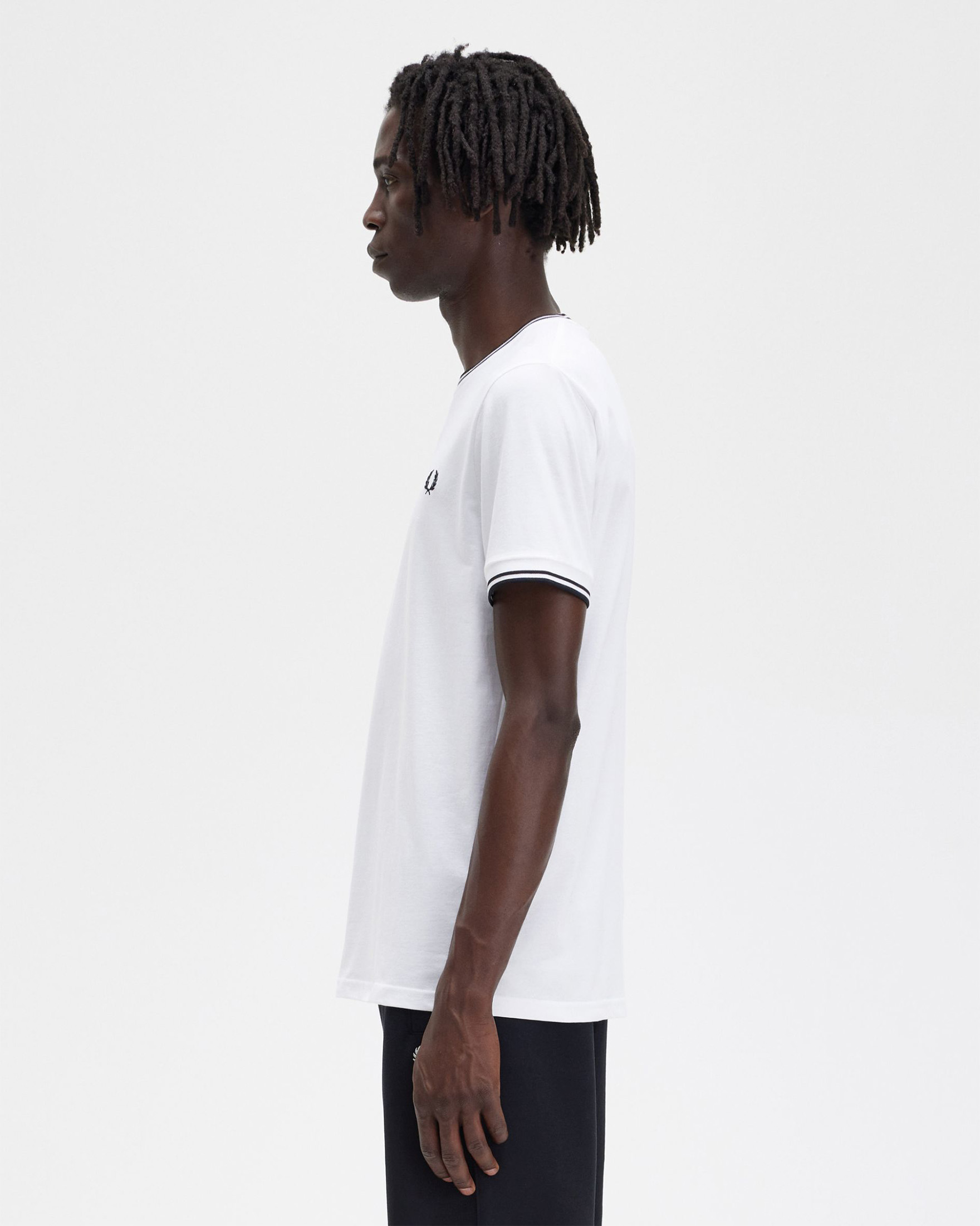 T-shirt mezza manica Fred Perry bianca con bordino nero image