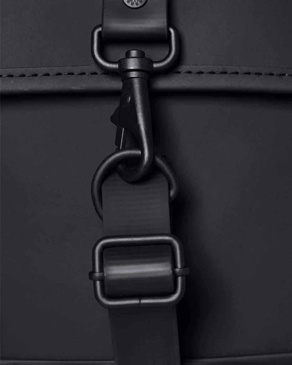 Zaino Impermeabile RAINS Con Chiusura Rolltop - Tessuto PU, Tasca Laptop, Cinghia Pettorale