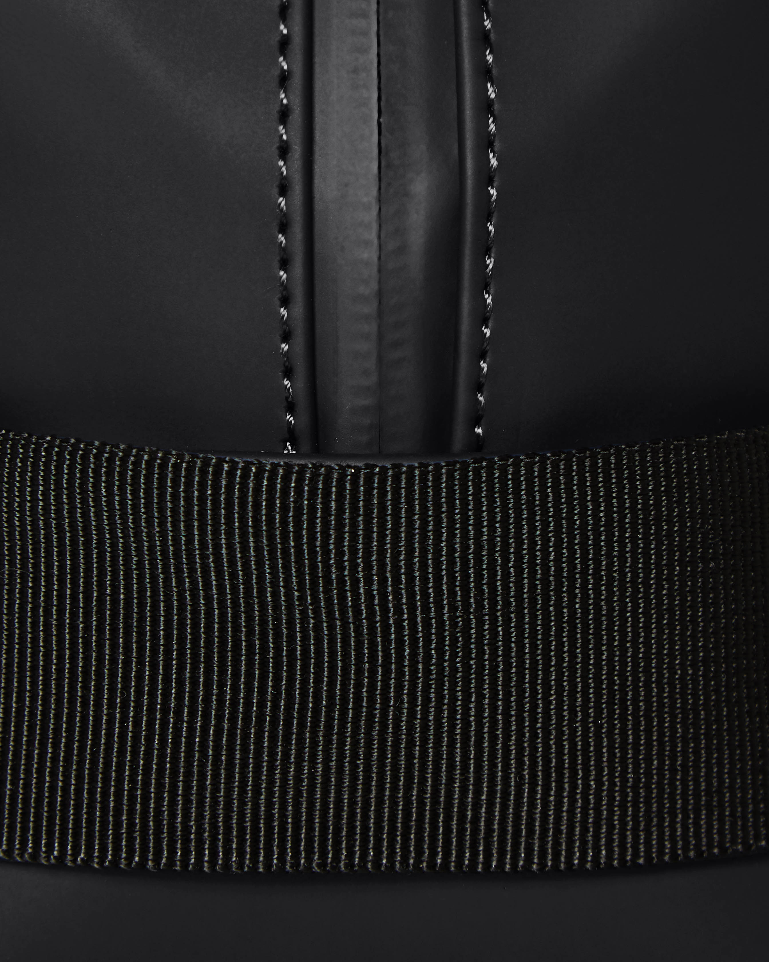 Wash Bag Small beauty case Rains nero con manico per il trasporto