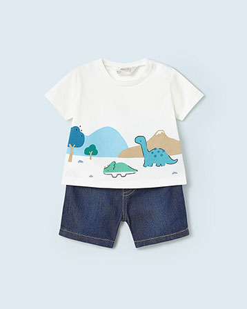 Completo composto da t-shirt bianca a mezza manica con stampa dinosauri e bermuda in jeans blu abbinati 6-18 mesi