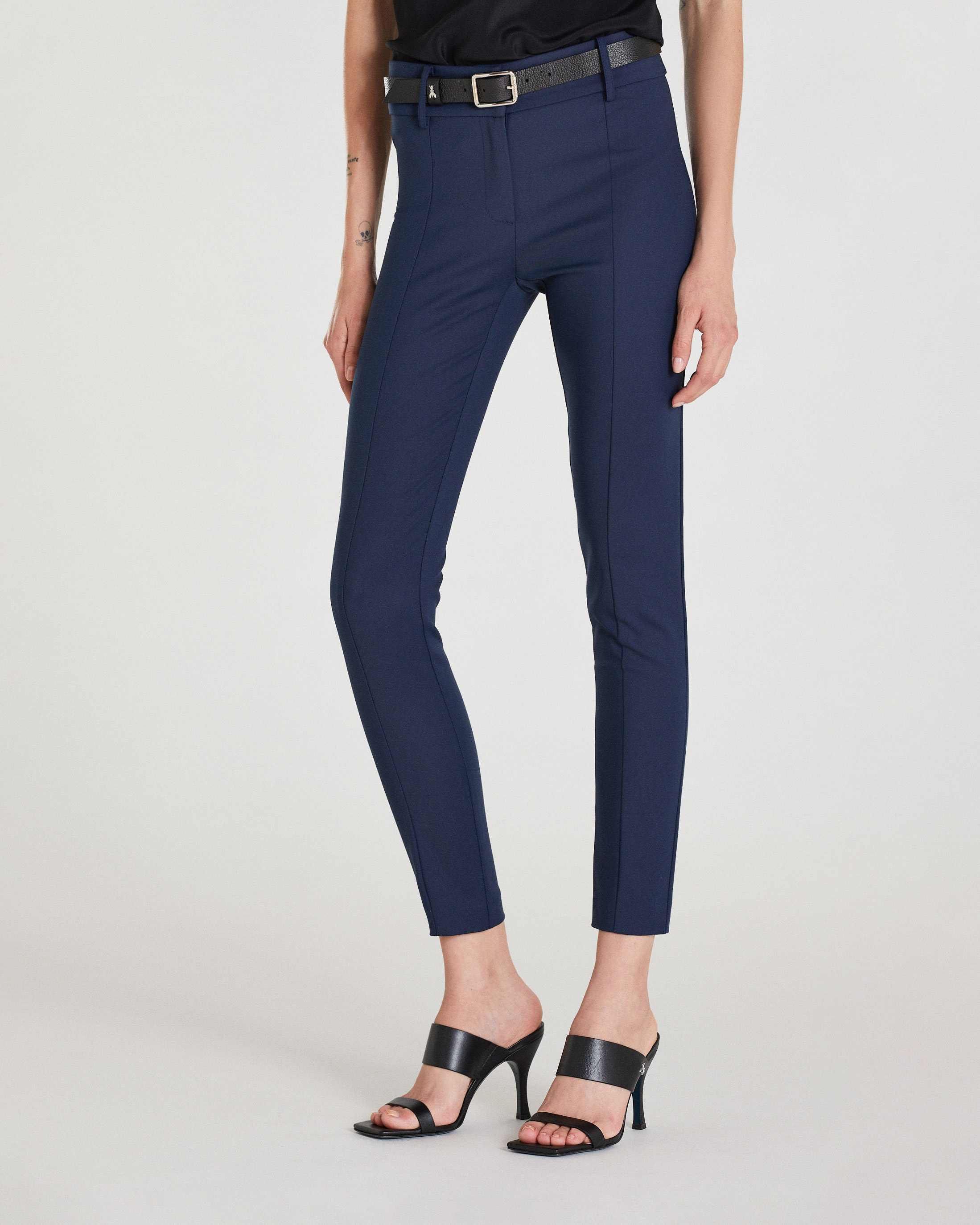 Pantaloni skinny blu in cotone bielastico con cuciture a rilievo image